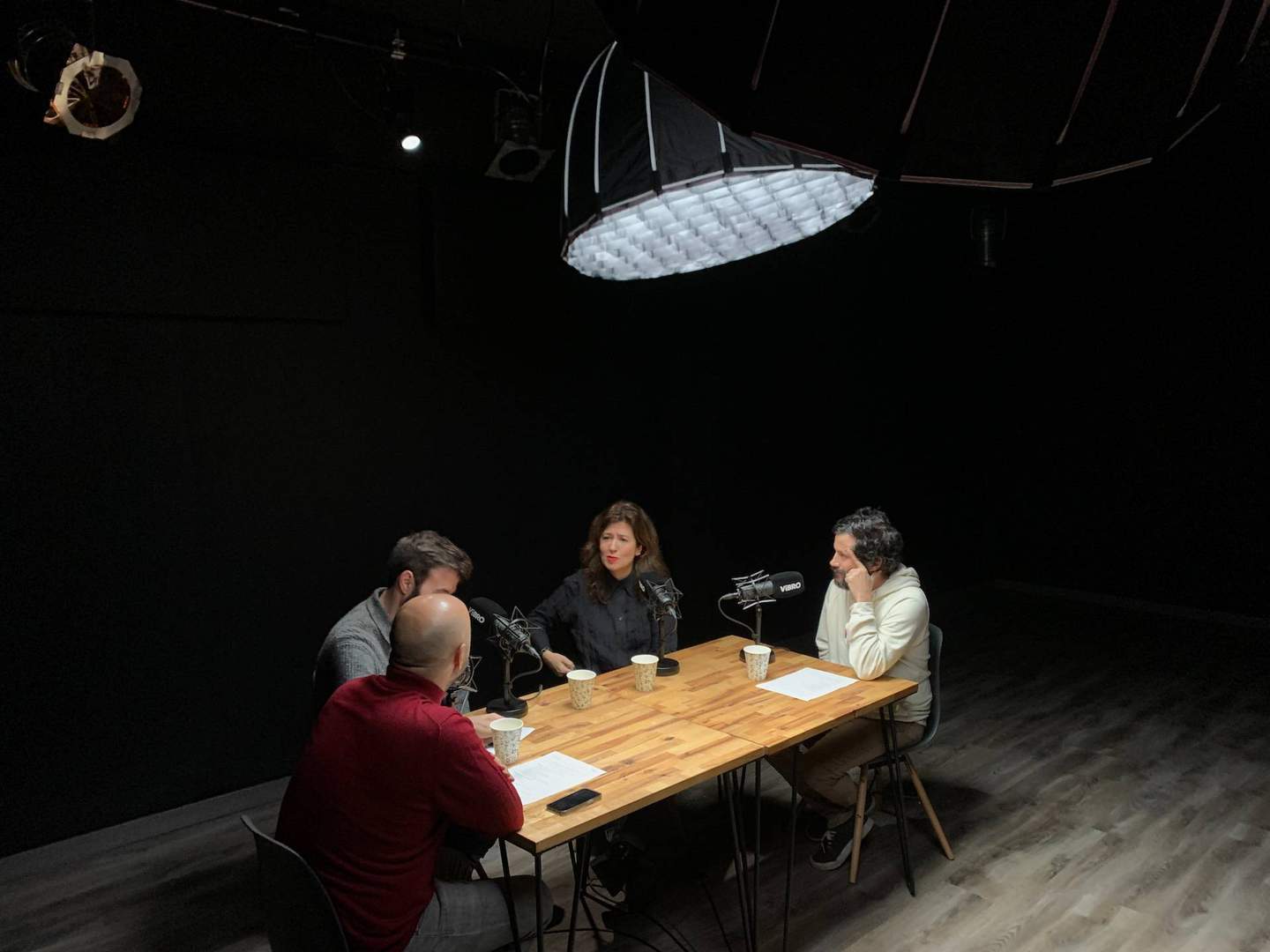 Alquila por horas Set/plató de grabación de podcast y videopodcast ViBRO