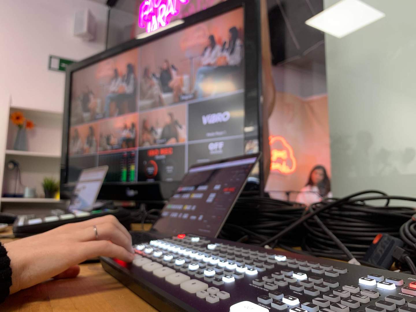 Alquila por horas Set/plató de grabación de podcast y videopodcast ViBRO