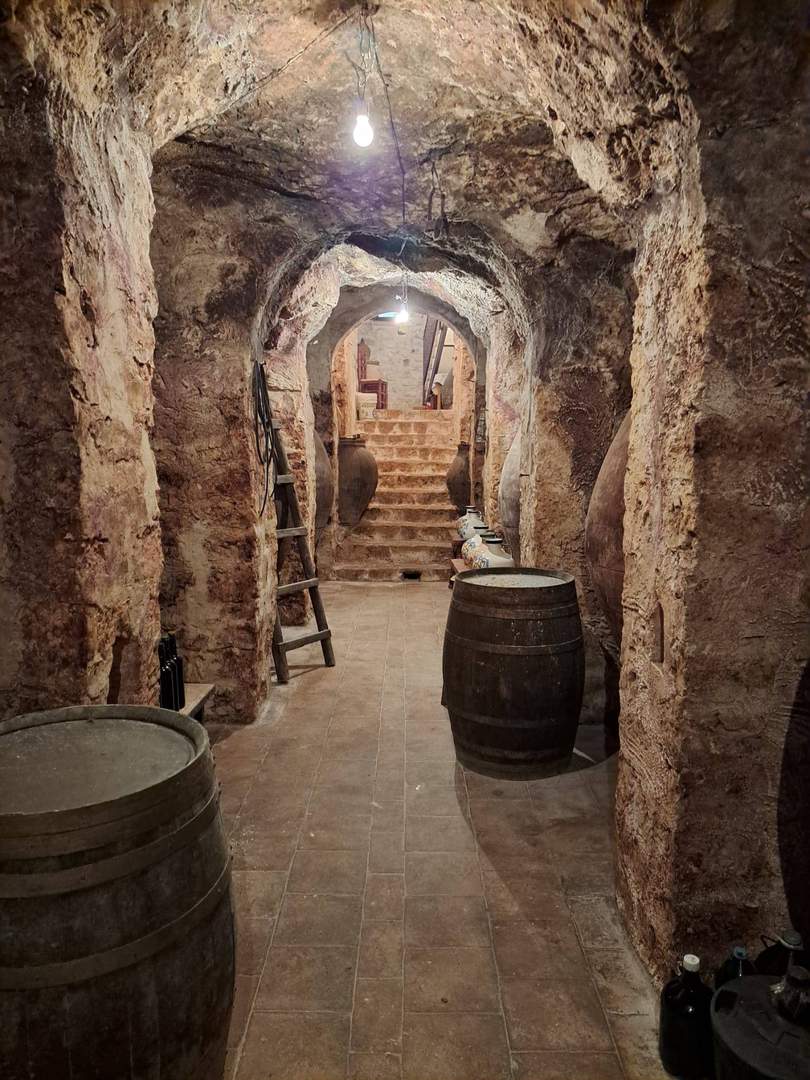 Alquila por horas Apartamento rural con bodega en una cueva