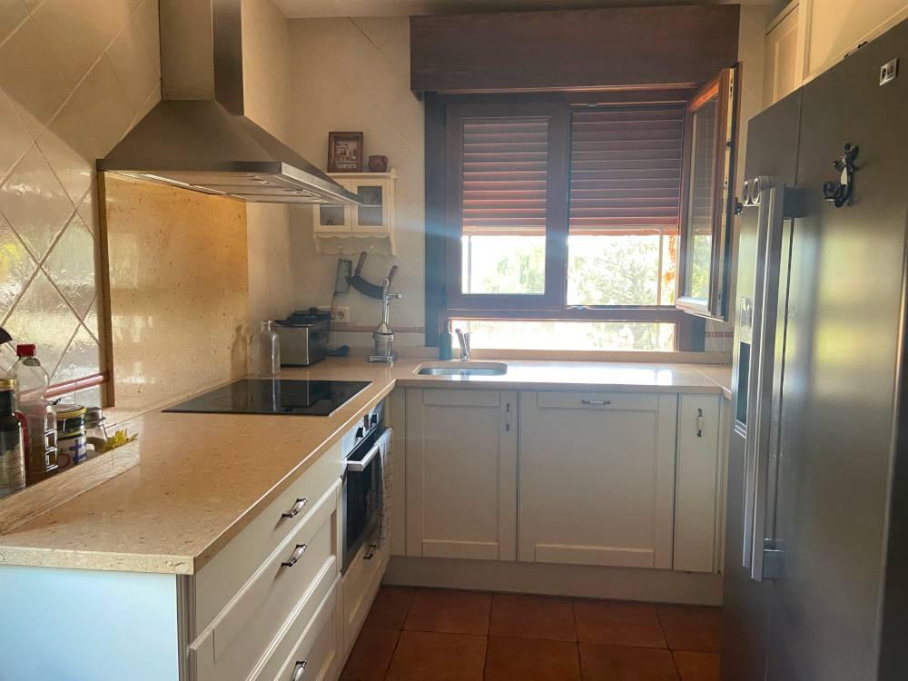 Alquila por horas Vivienda unifamiliar con jardín y piscina estilo vintage