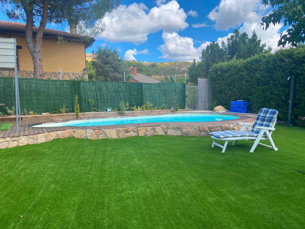 Alquila por horas Vivienda unifamiliar con jardín y piscina estilo vintage