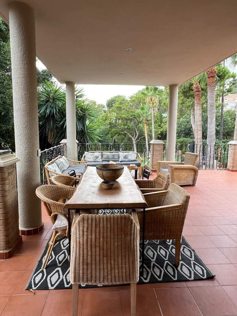 Alquila por horas Vivienda con Jardín Exuberante