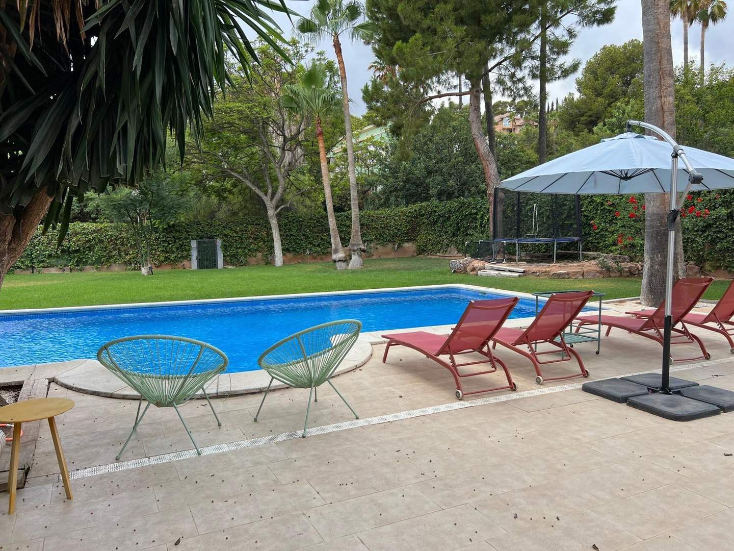 Alquila por horas Vivienda con Jardín Exuberante