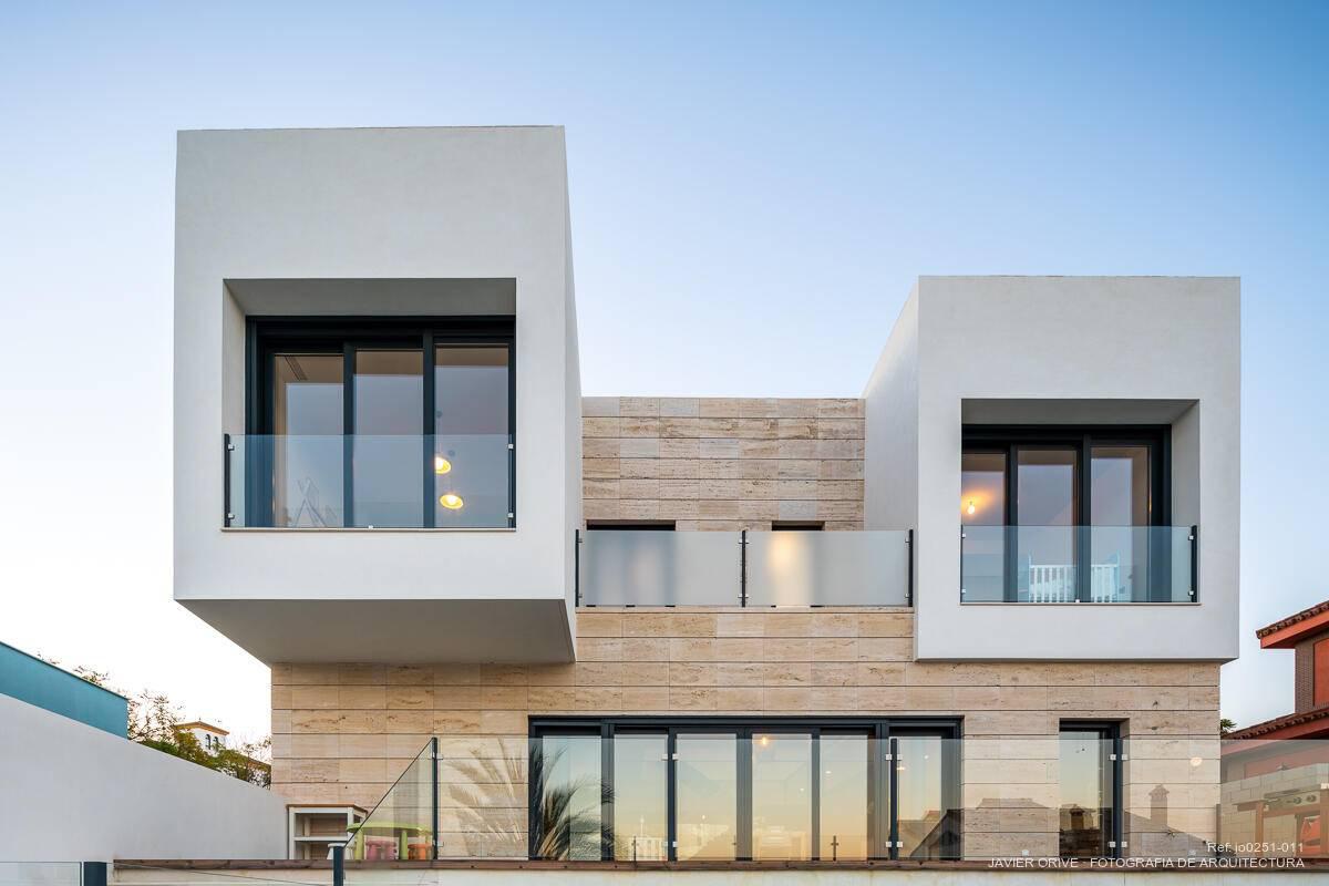 Alquila por horas Vivienda moderna con piscina y zonas de jardín