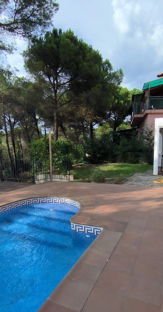 Alquila por horas Zona de relajación cerca de la piscina