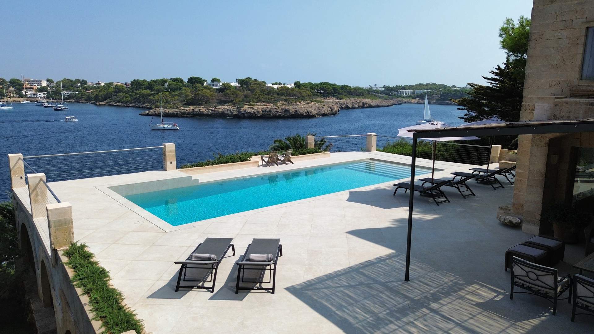 Alquila por horas Impresionante villa en primera linea de mar en Mallorca