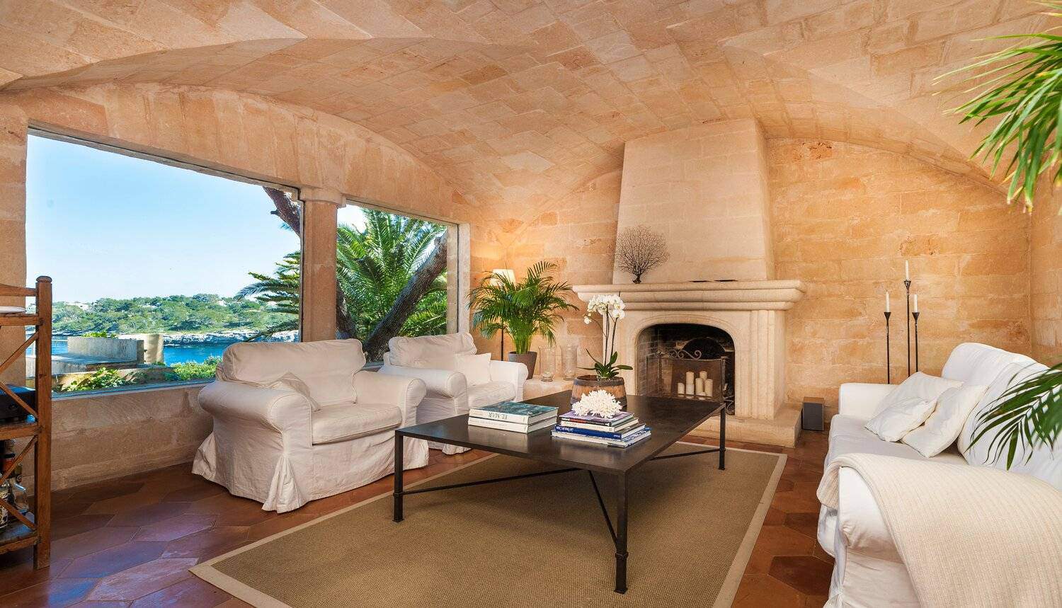 Alquila por horas Impresionante villa en primera linea de mar en Mallorca