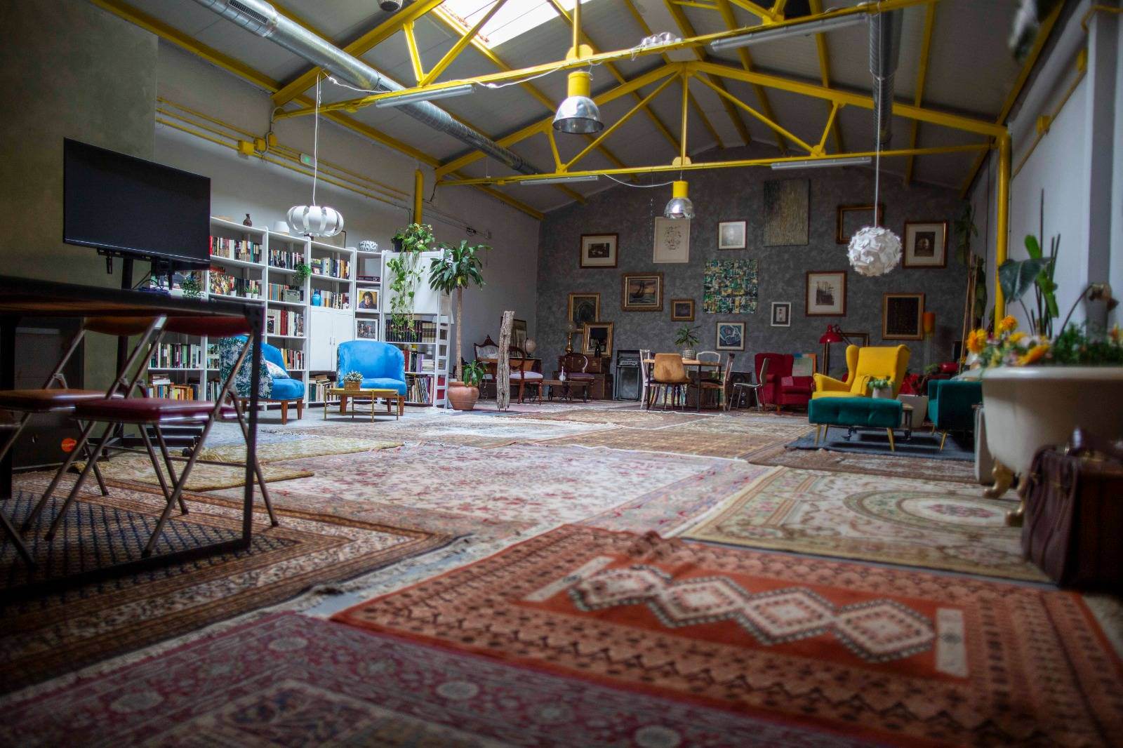 Alquila por horas Espacio Con Encanto para Grabaciones Eventos Formaciones y Ensayos