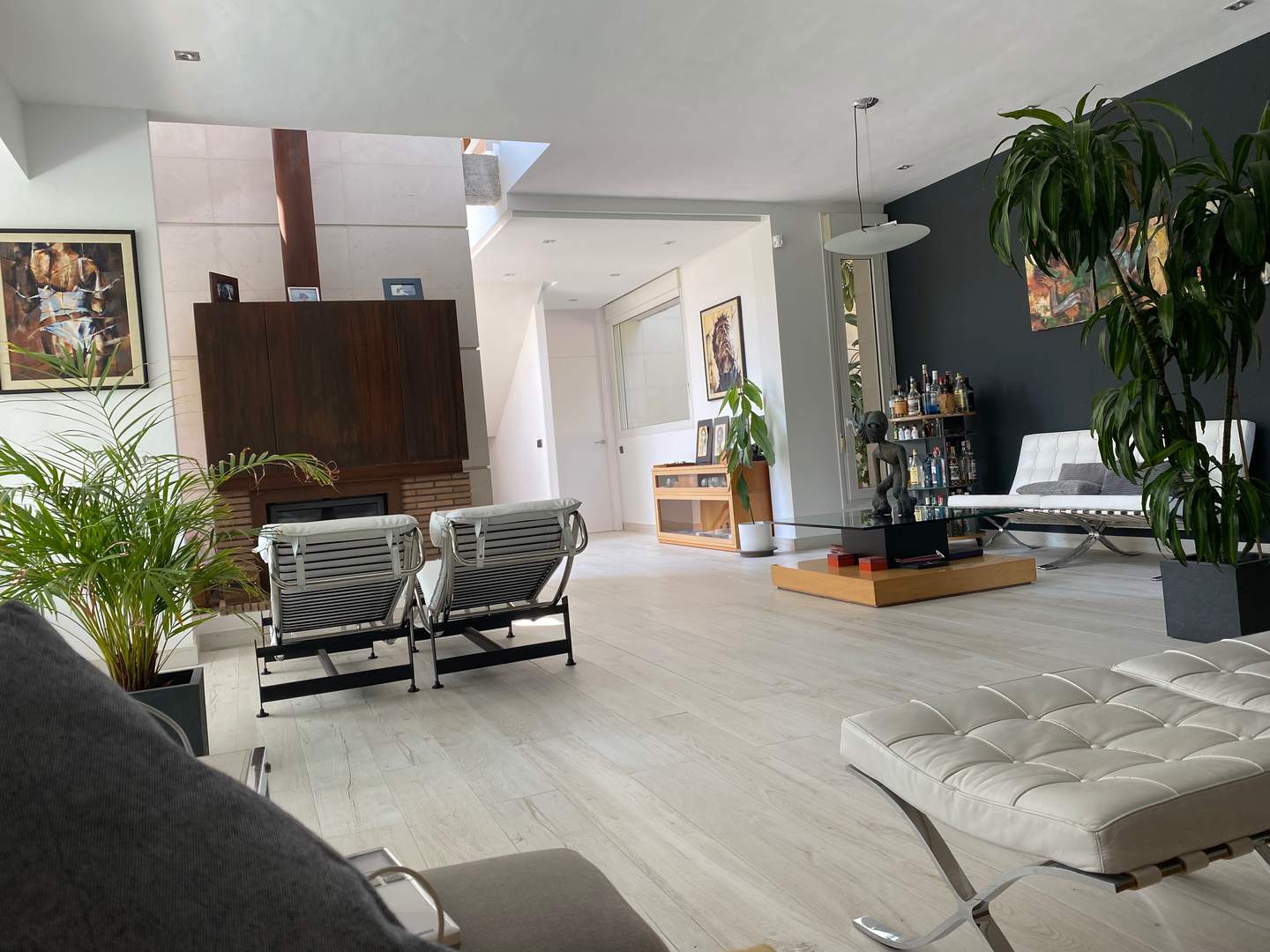Alquila por horas Vivienda unifamiliar de arquitectura moderna 