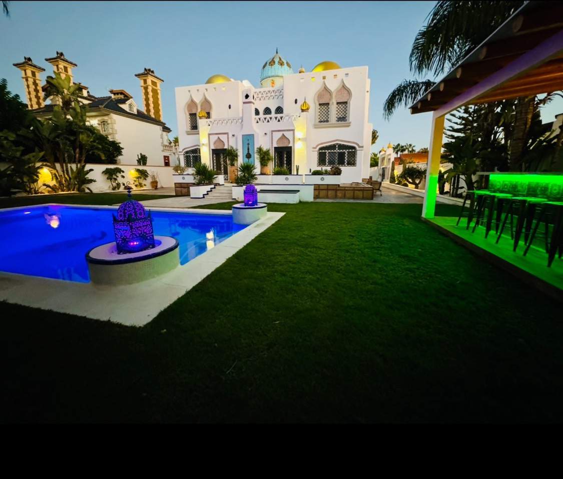Alquila por horas Villa Árabe en Almería de Lujo con la Magia de Oriente