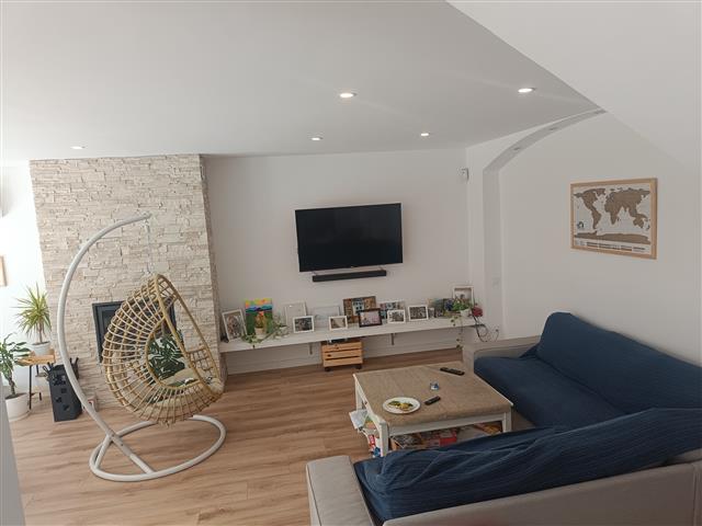 Alquila por horas Vivienda unifamiliar con un salón grande con luz natural