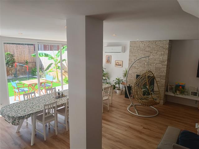 Alquila por horas Vivienda unifamiliar con un salón grande con luz natural