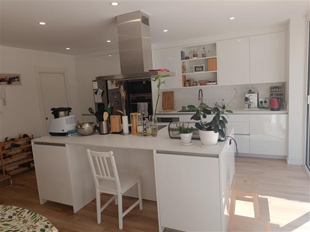 Alquila por horas Vivienda unifamiliar con un salón grande con luz natural