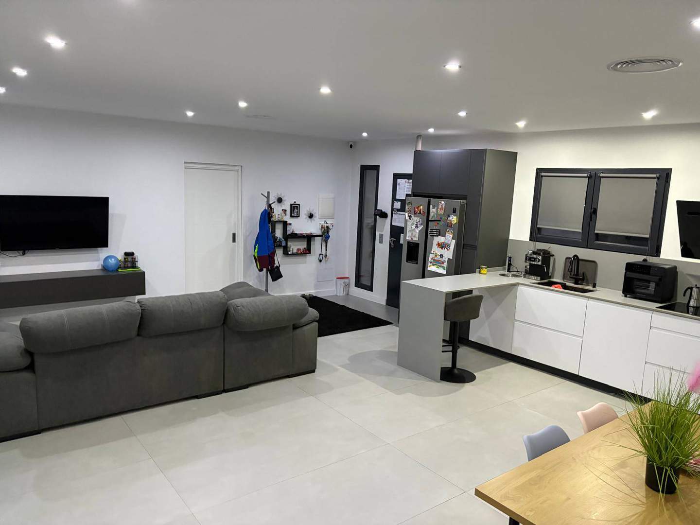 Alquila por horas Vivienda unifamiliar estilo moderno 