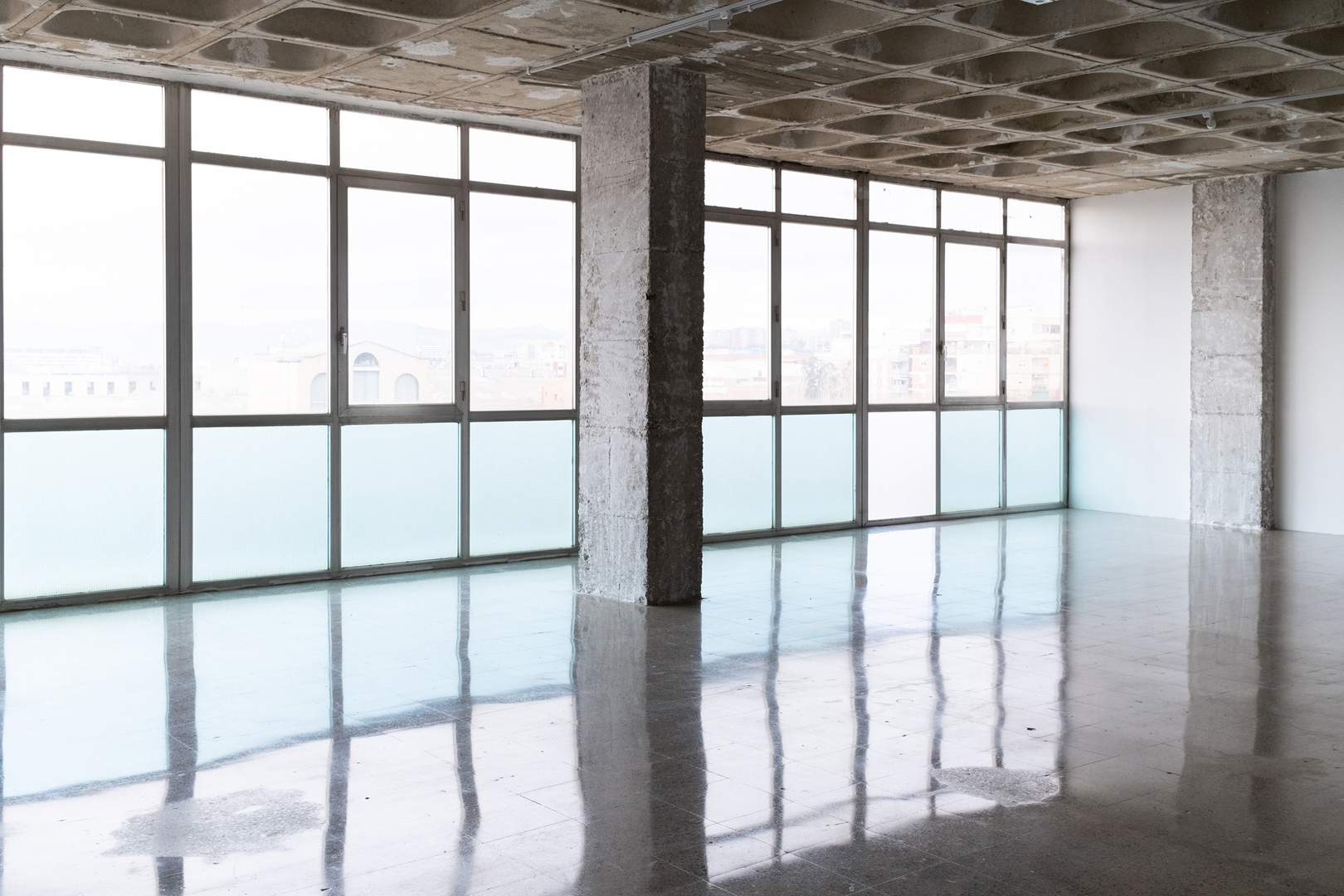 Alquila por horas Espacio estilo industrial con luz natural