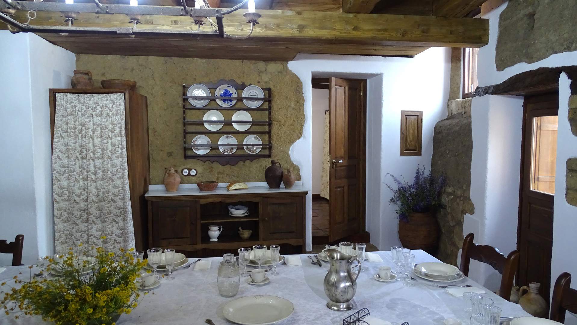 Alquila por horas Antiquísima casa de campo con su arquitectura original