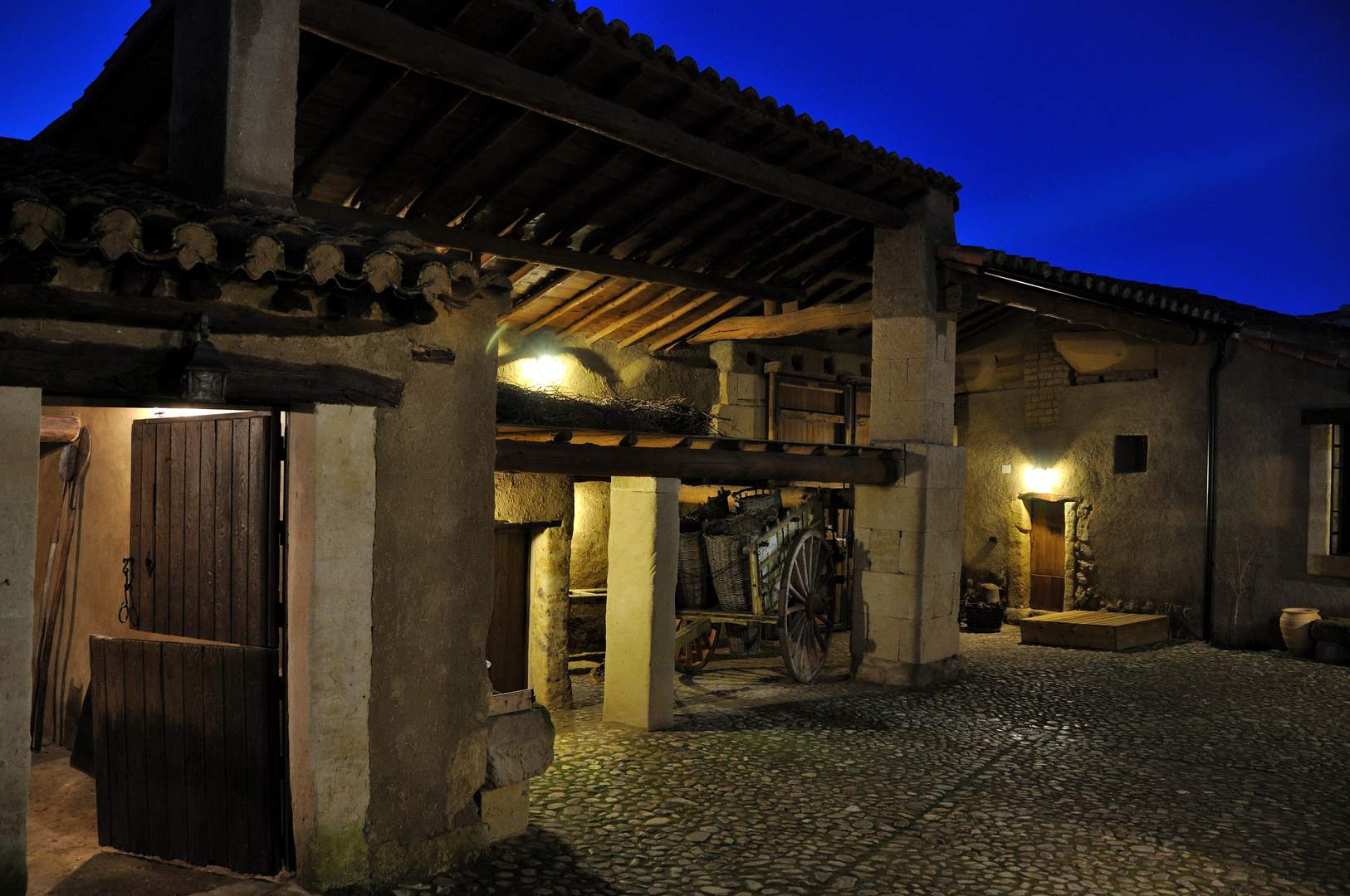 Alquila por horas Antiquísima casa de campo con su arquitectura original