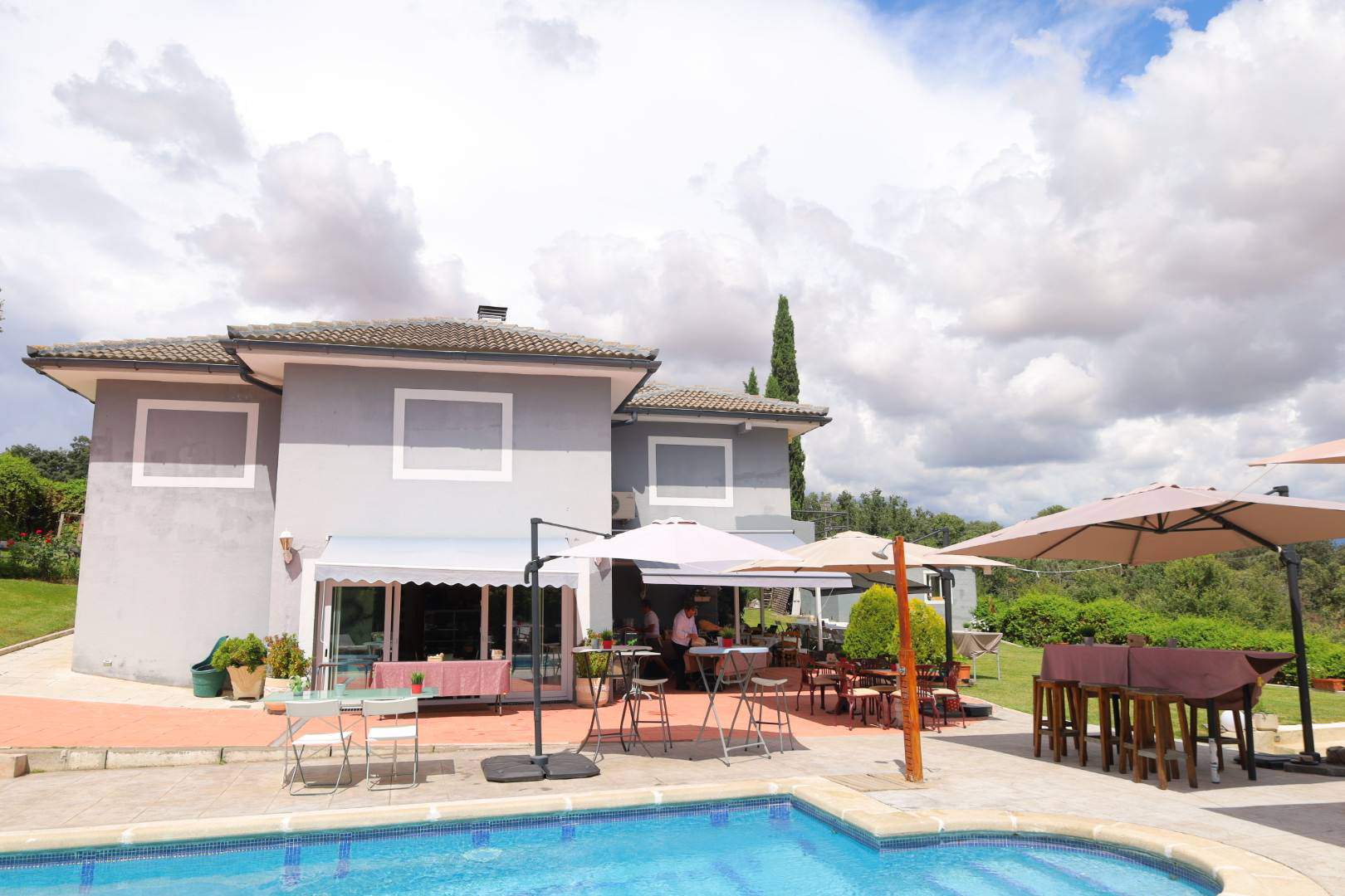 Alquila por horas Chalet individual con vistas a la sierra de Madrid y piscina