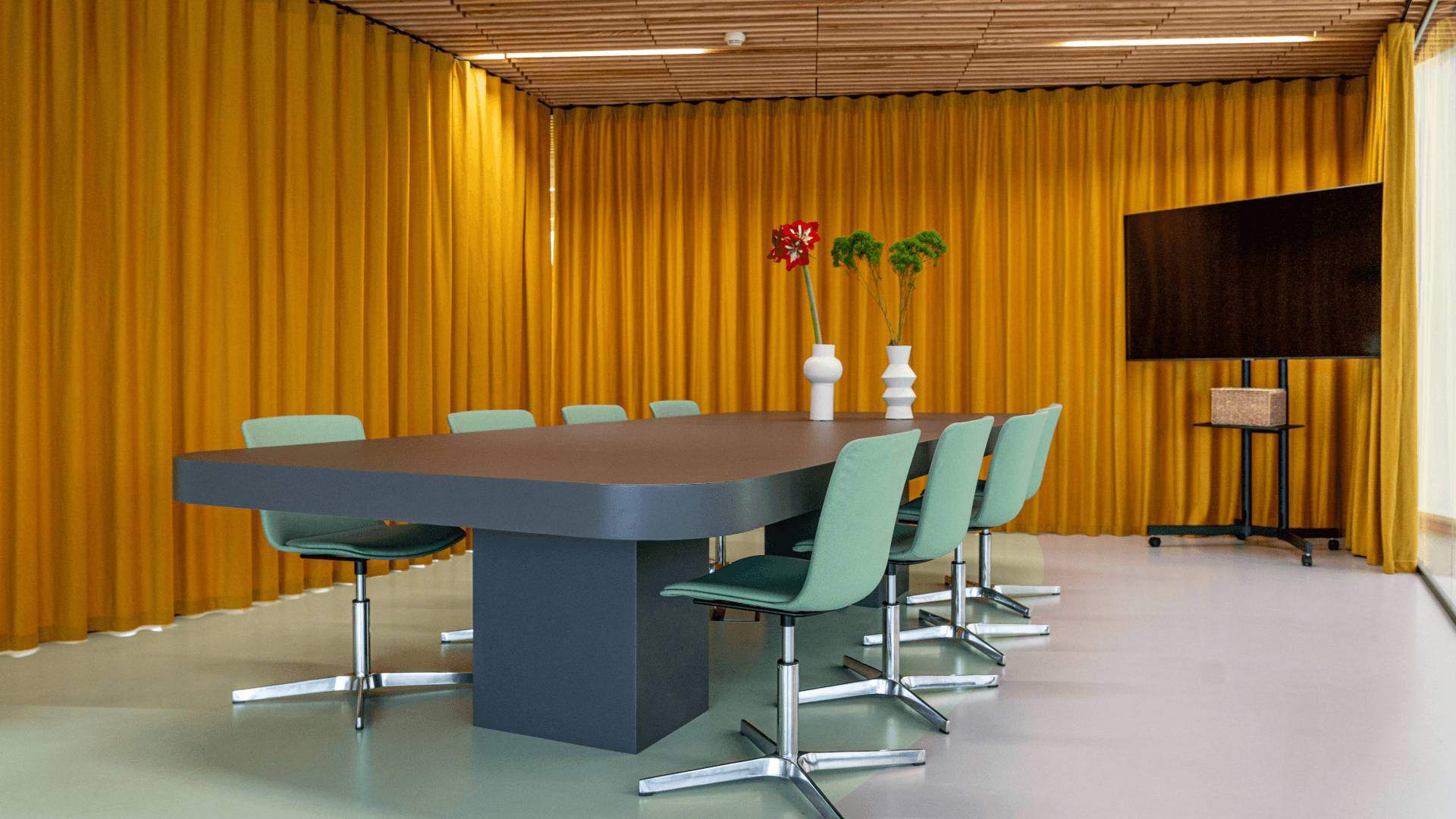 Alquila por horas Sala de reuniones con luz natural y posibilidad de intimidad
