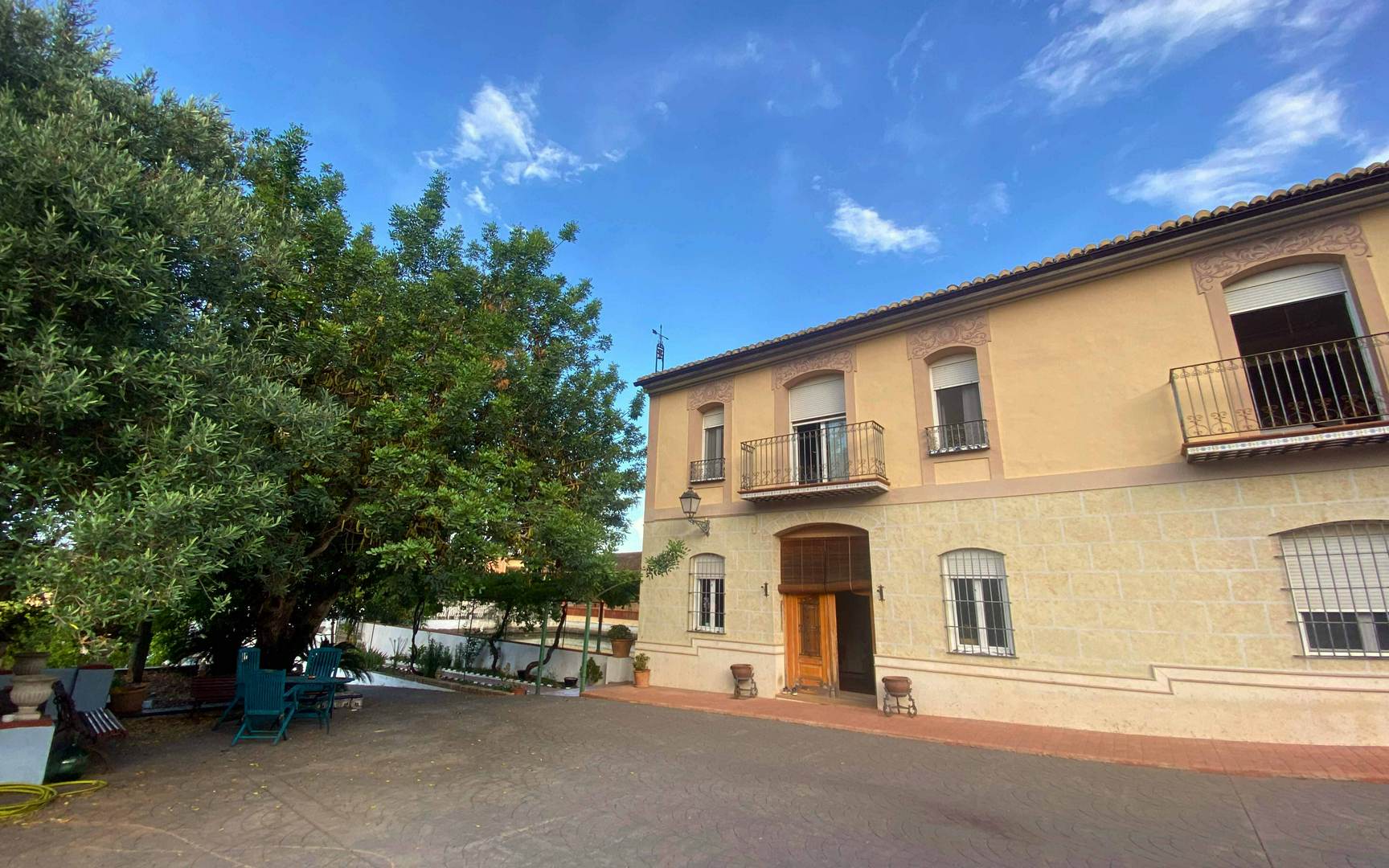 Alquila por horas Casa modernista entre naranjos: una casa llena de rincones inspiradores