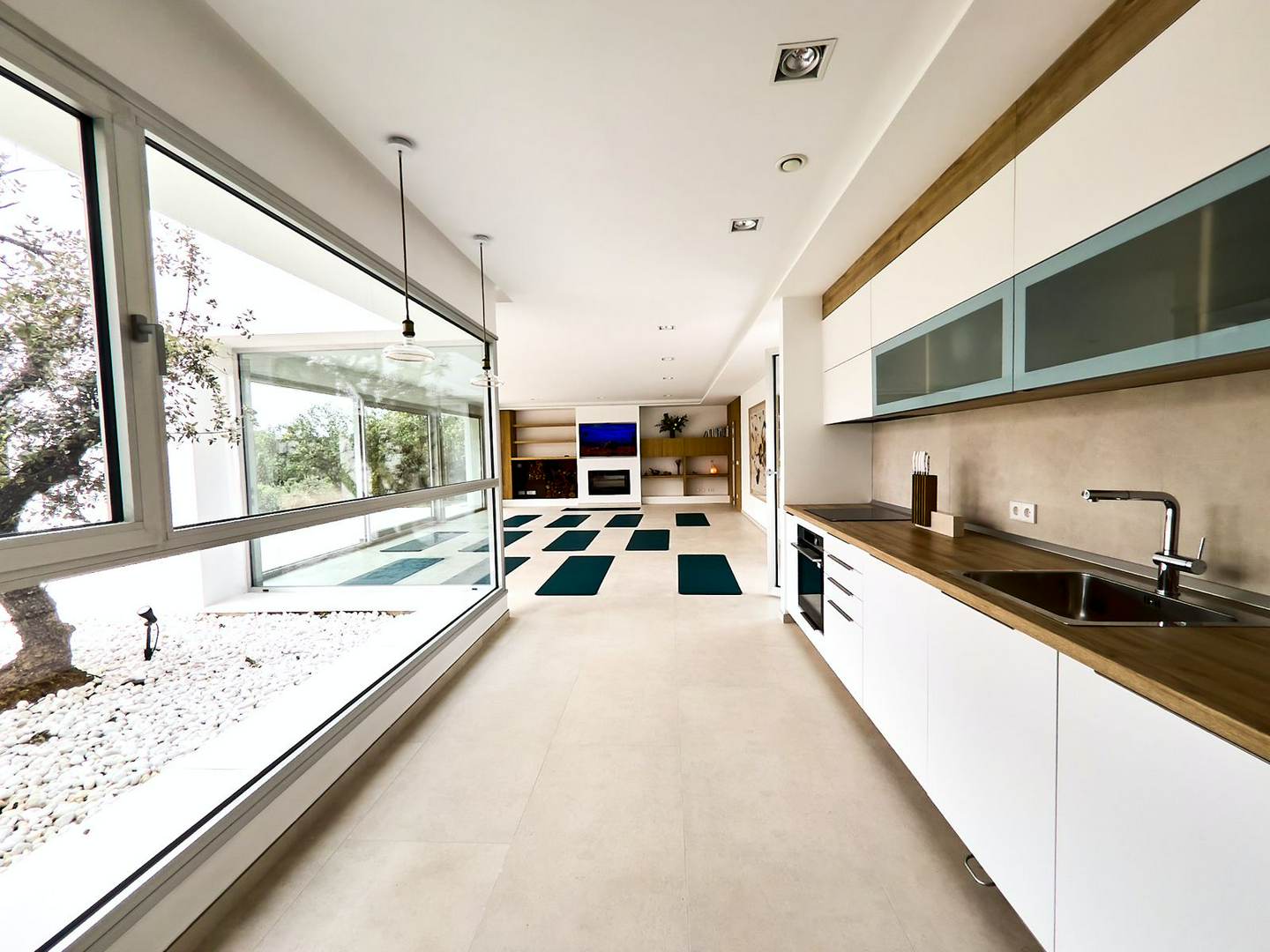 Alquila por horas Vivienda unifamiliar con espacio diáfano y piscina