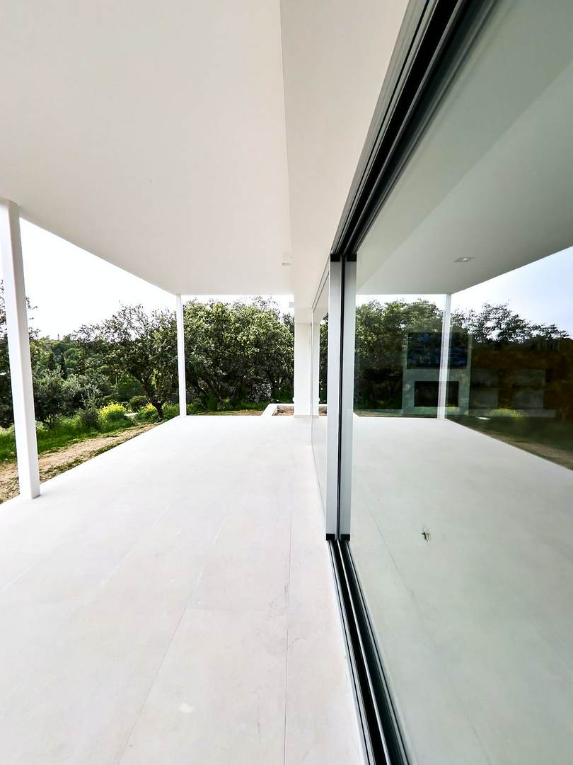 Alquila por horas Vivienda unifamiliar con espacio diáfano y piscina