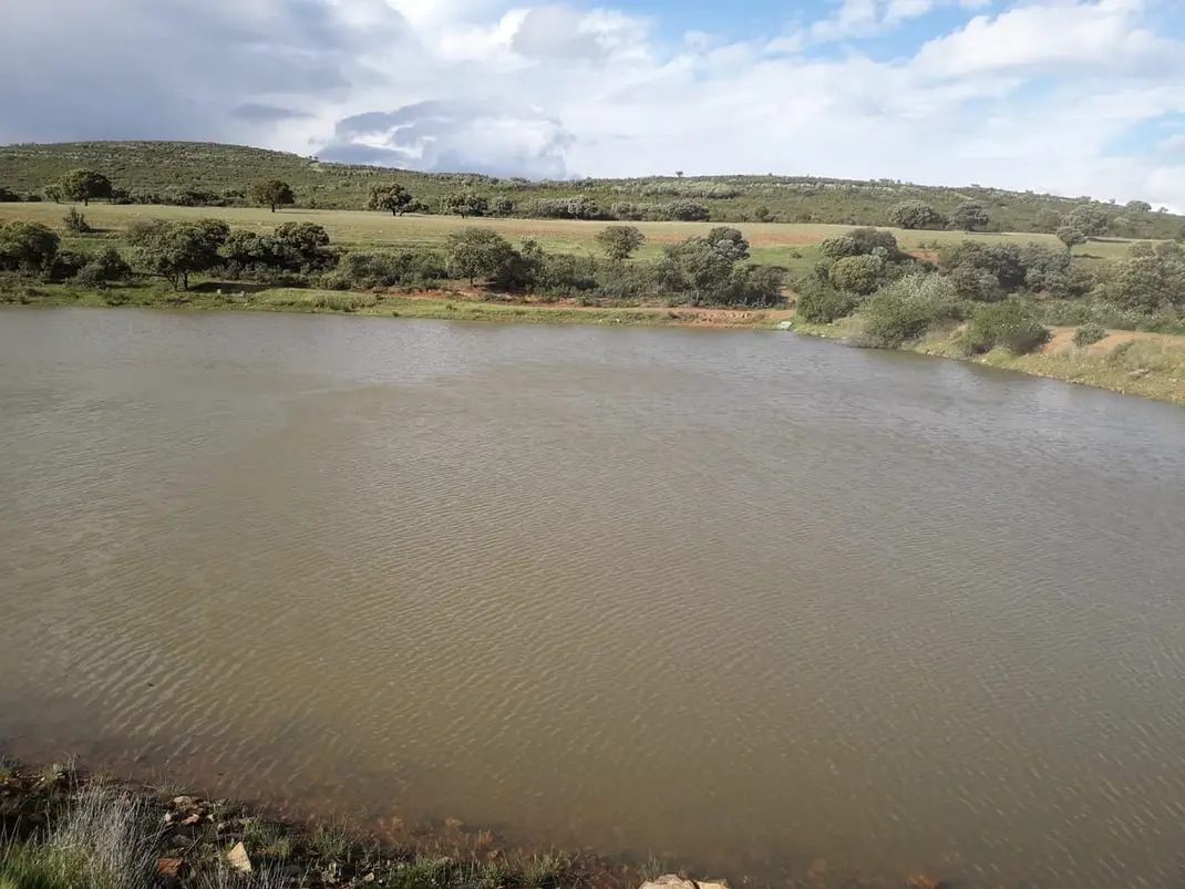 Alquila por horas FINCA RÚSTICA con lago