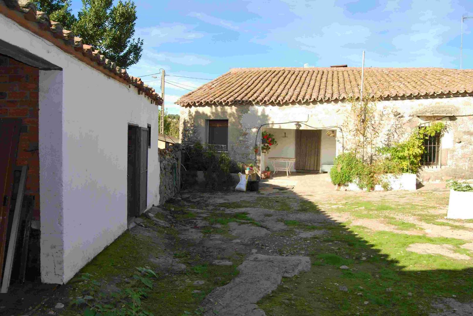Alquila por horas Casona de pueblo con múltiples espacios 
