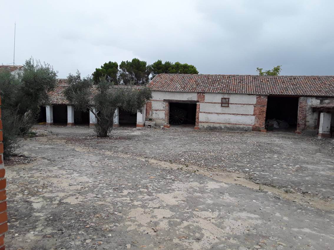 Alquila por horas Nave industrial en bruto