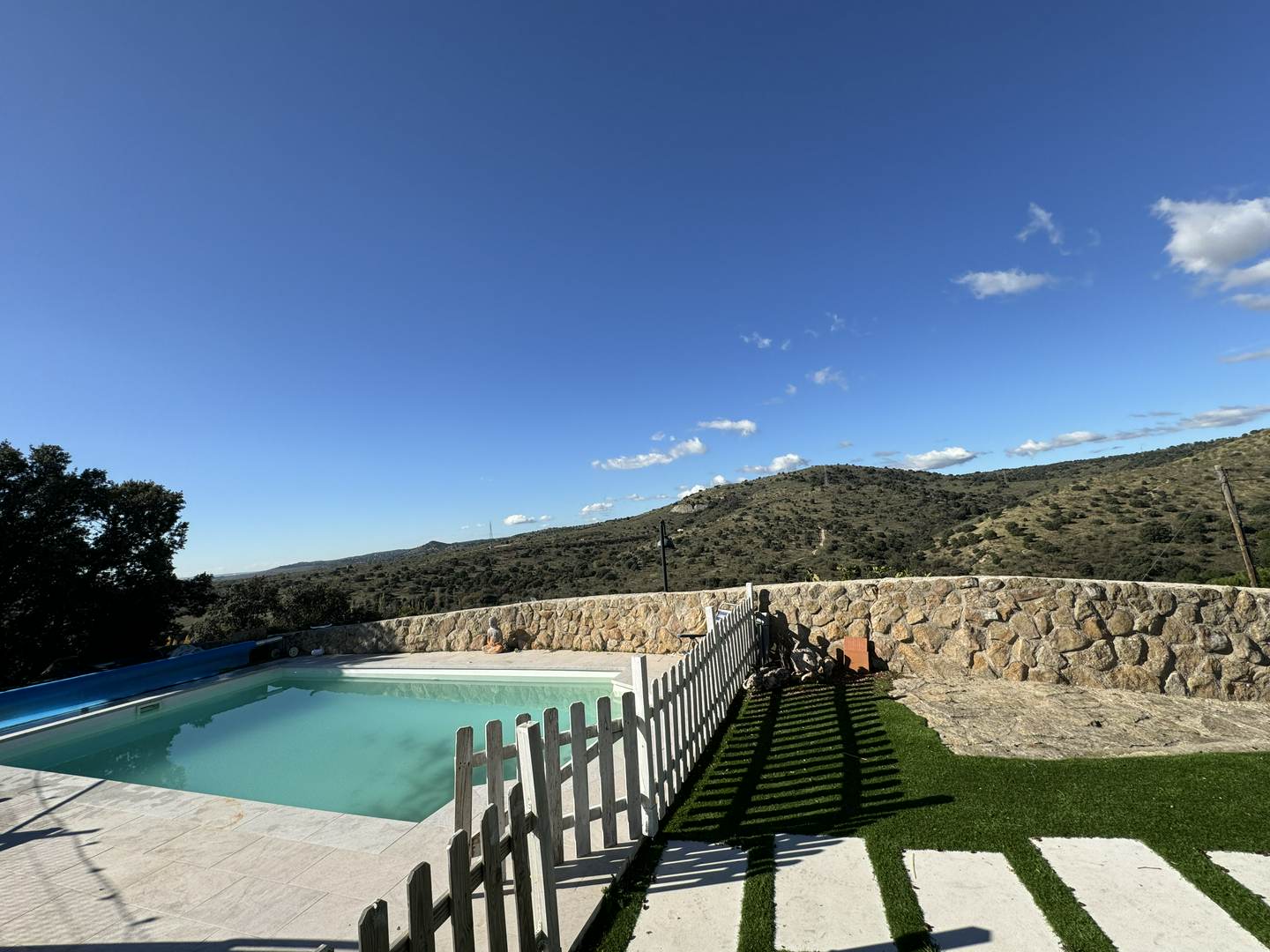 Alquila por horas Vivienda unifamiliar rodeada de monte 
