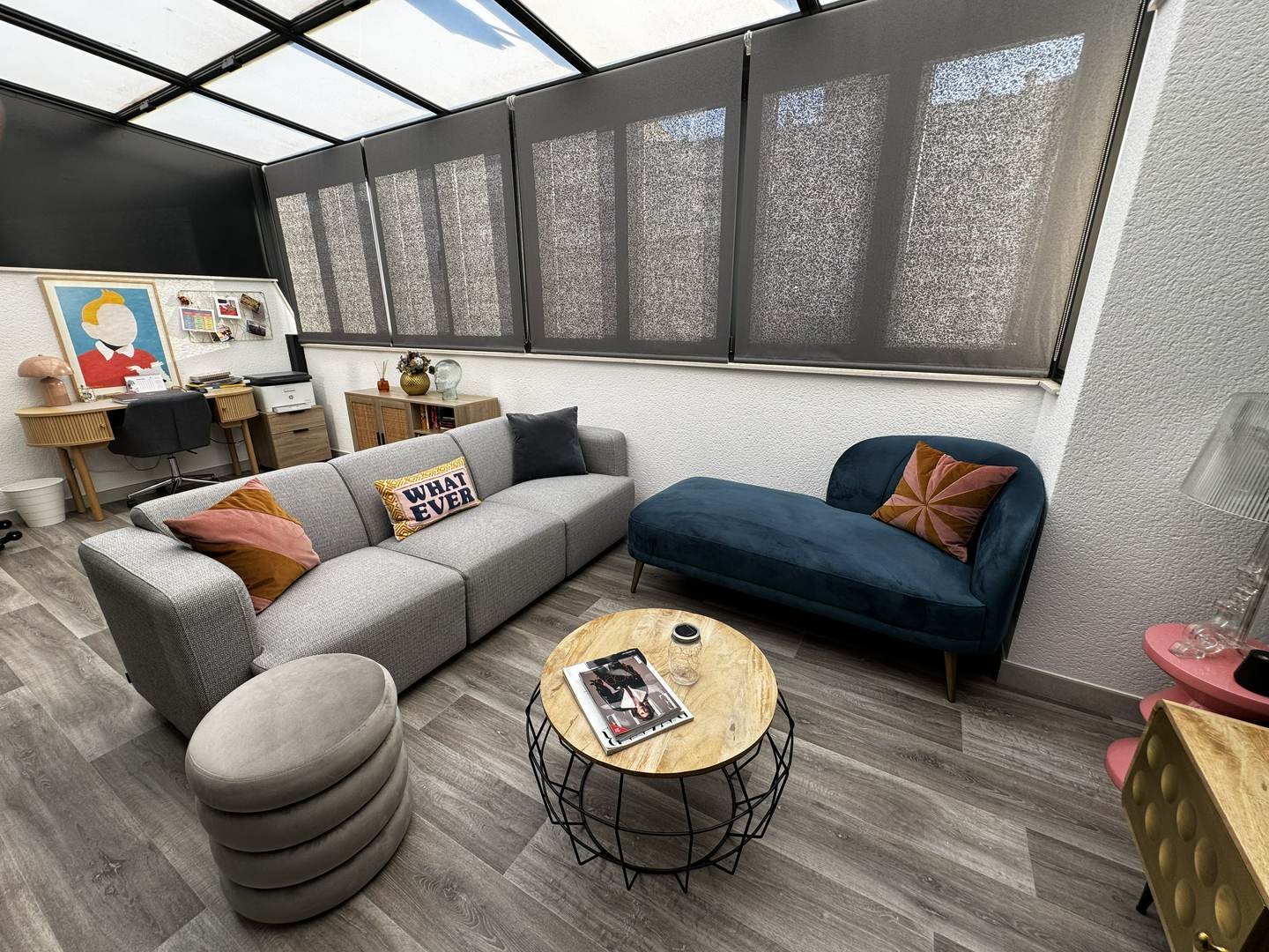 Alquila por horas Duplex Ático Retro con terraza de estilo moderno y contemporáneo
