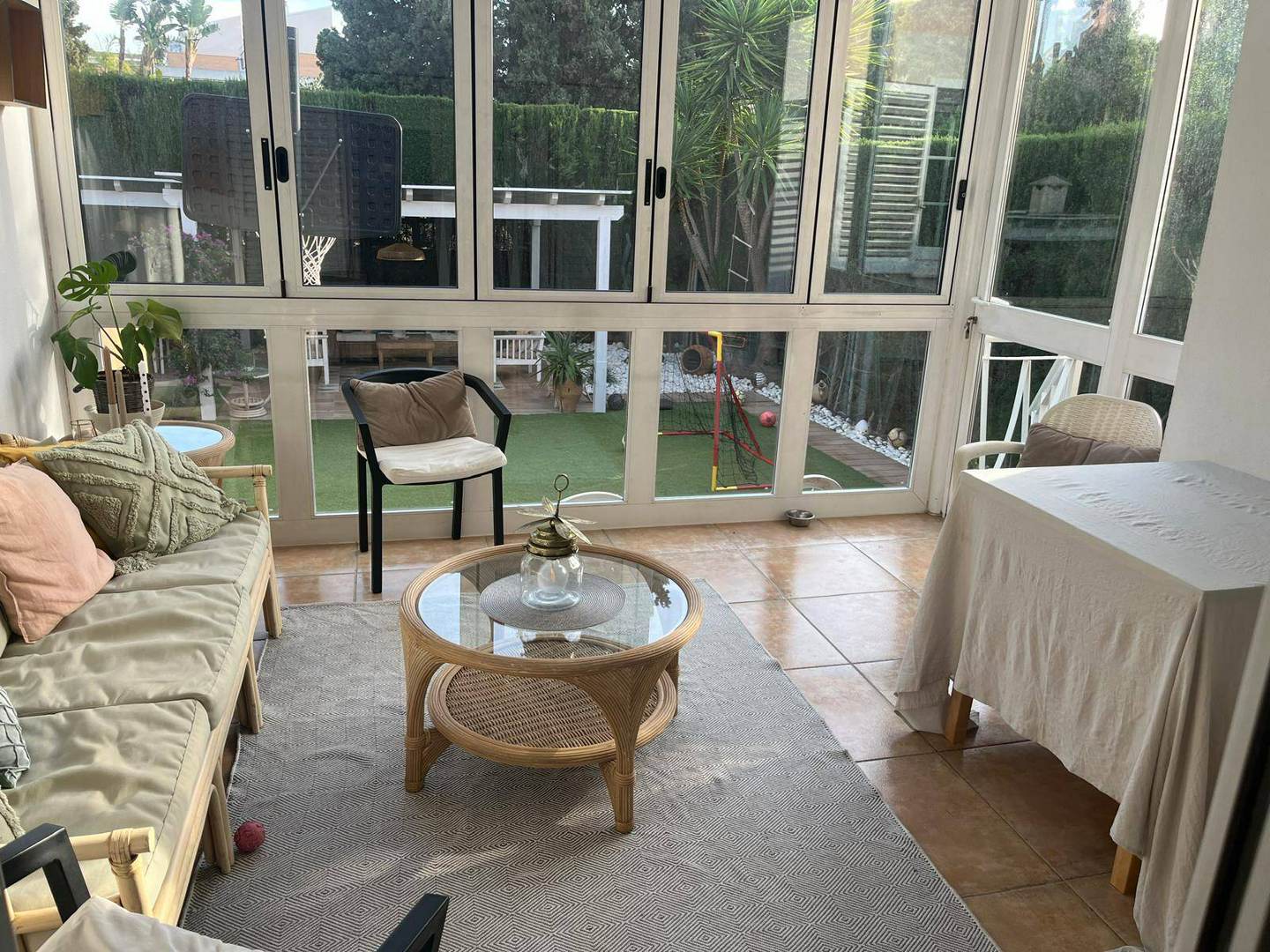 Alquila por horas Vivienda unifamiliar con jardin y chimena