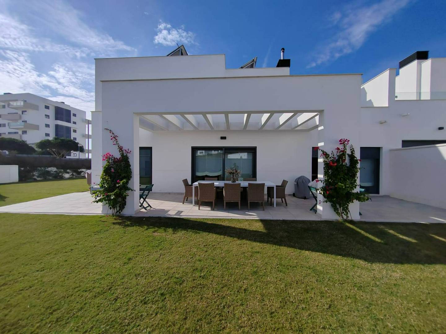 Alquila por horas Casa unifamiliar de obra nueva