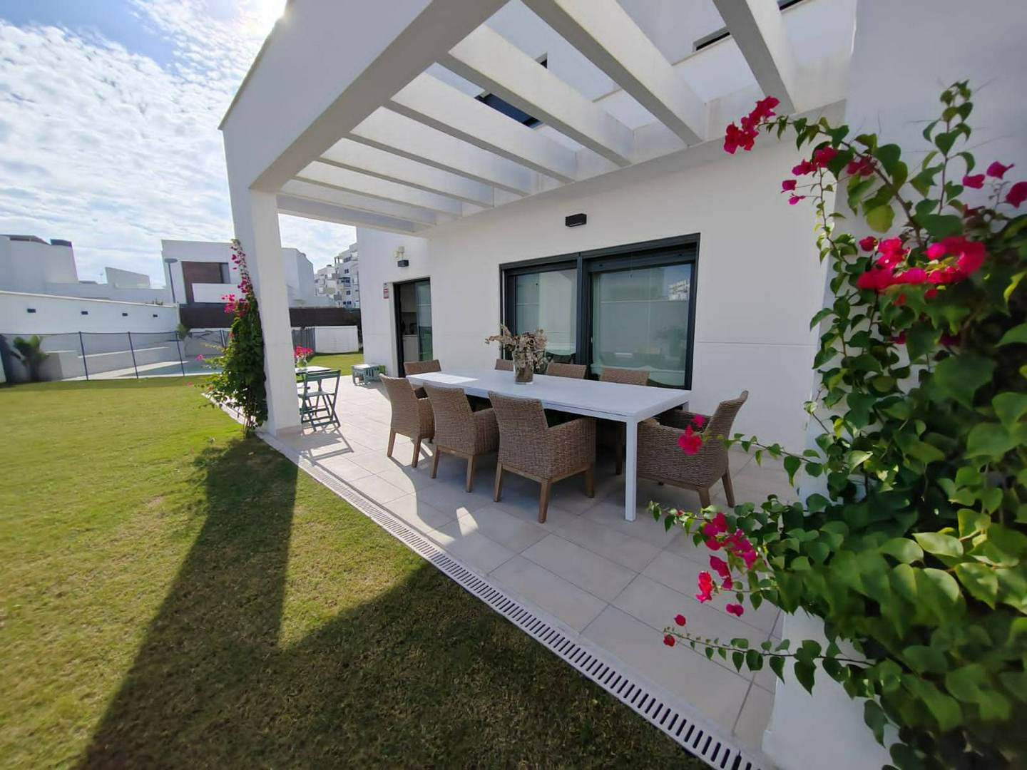 Alquila por horas Casa unifamiliar de obra nueva