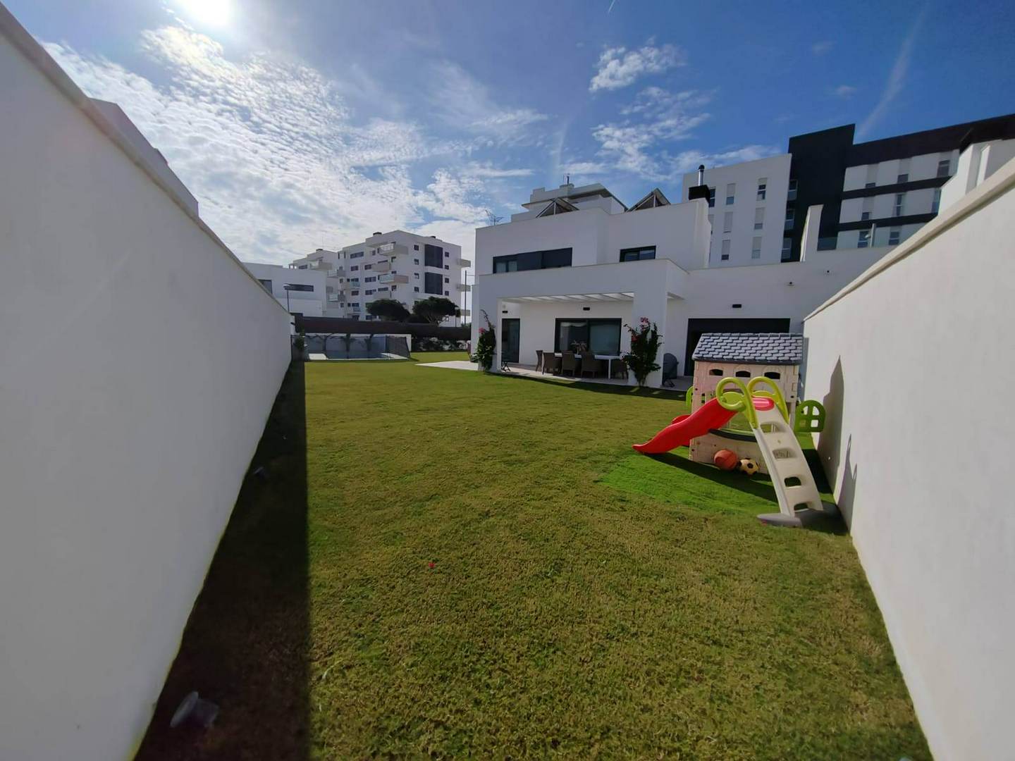 Alquila por horas Casa unifamiliar de obra nueva