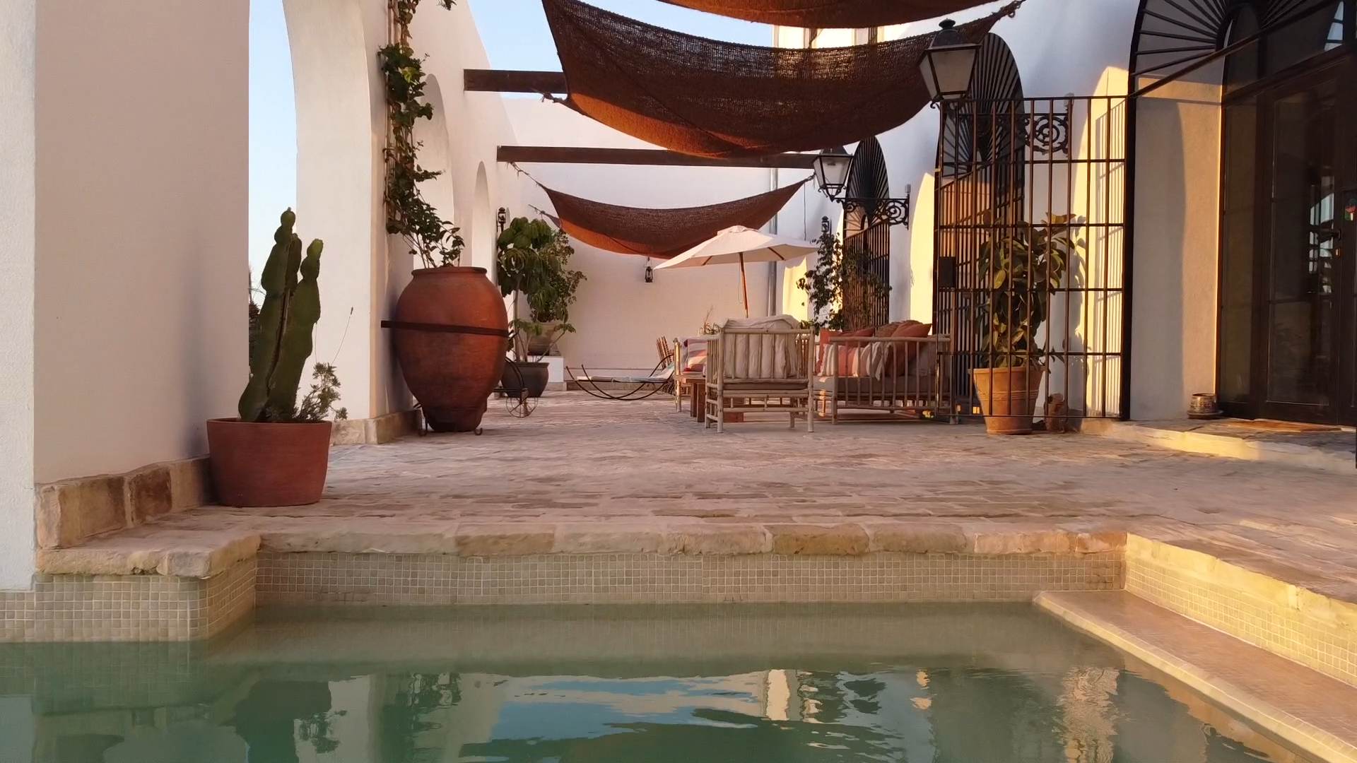 Alquila por horas Casa entre viñas, una finca reformada con muchos espacios