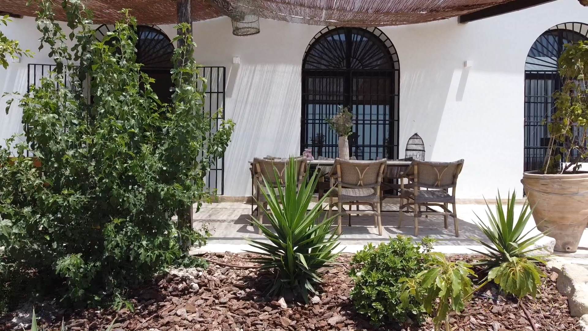 Alquila por horas Casa entre viñas, una finca reformada con muchos espacios