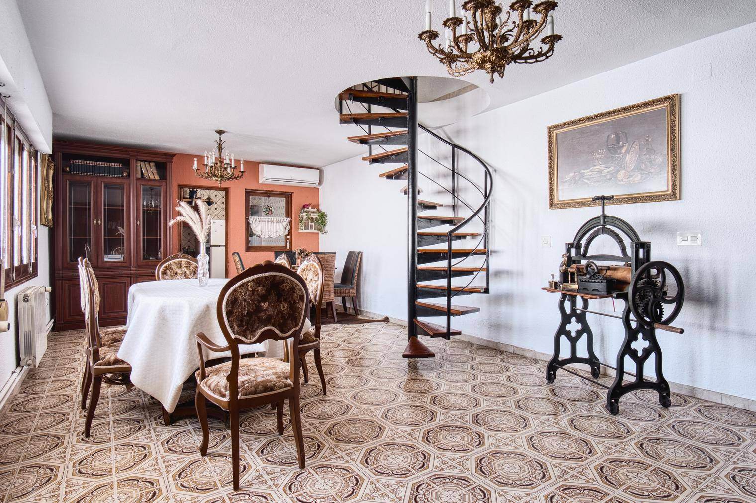 Alquila por horas Vivienda unifamiliar de estilo mediterráneo en parcela urbana de 2700m2