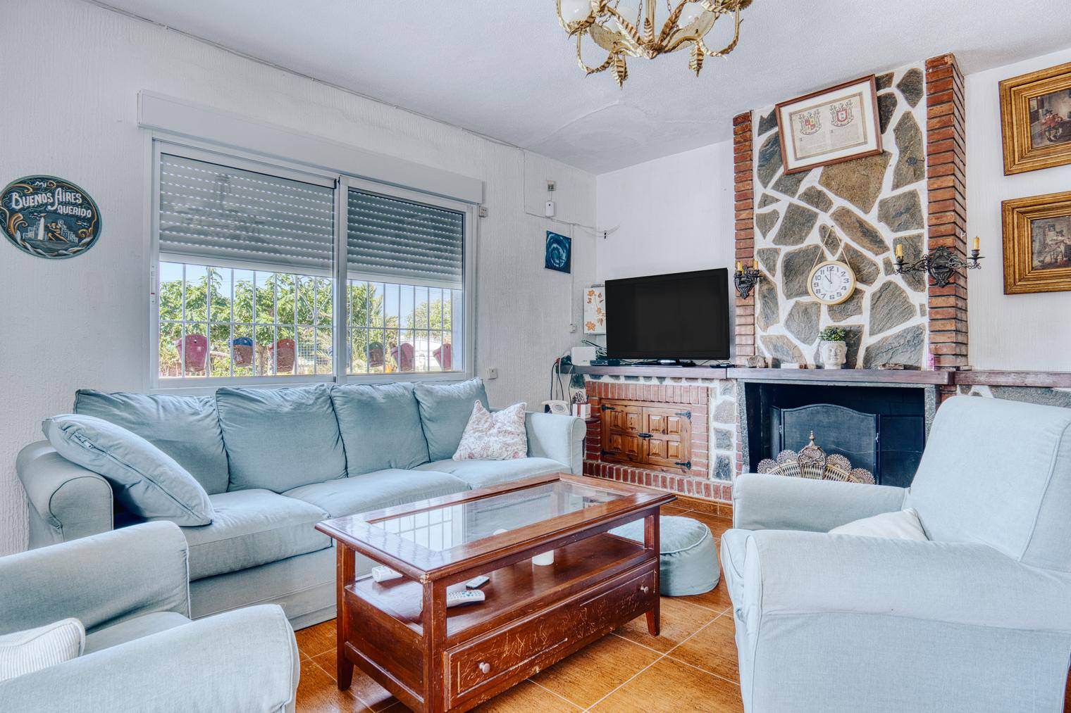 Alquila por horas Vivienda unifamiliar de estilo mediterráneo en parcela urbana de 2700m2