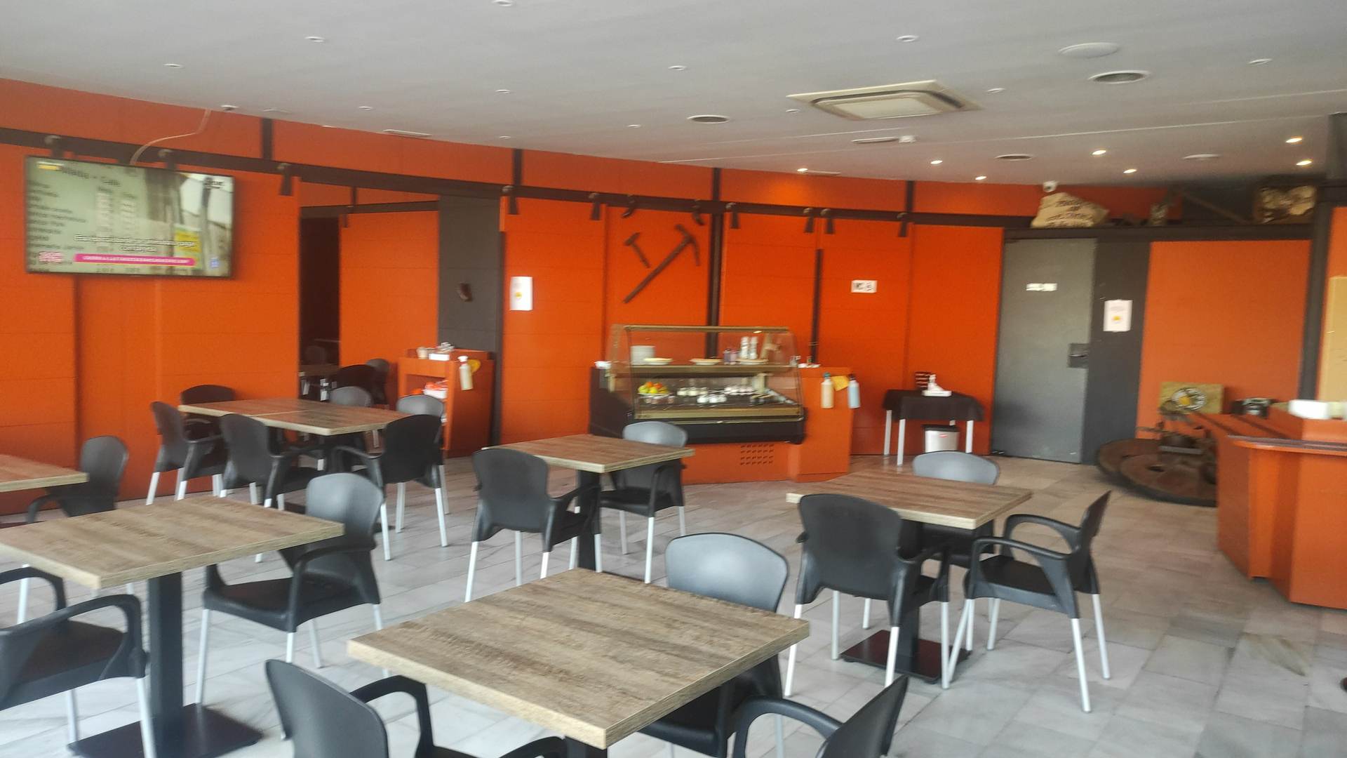 Alquila por horas Restaurante con terraza y parking privado 
