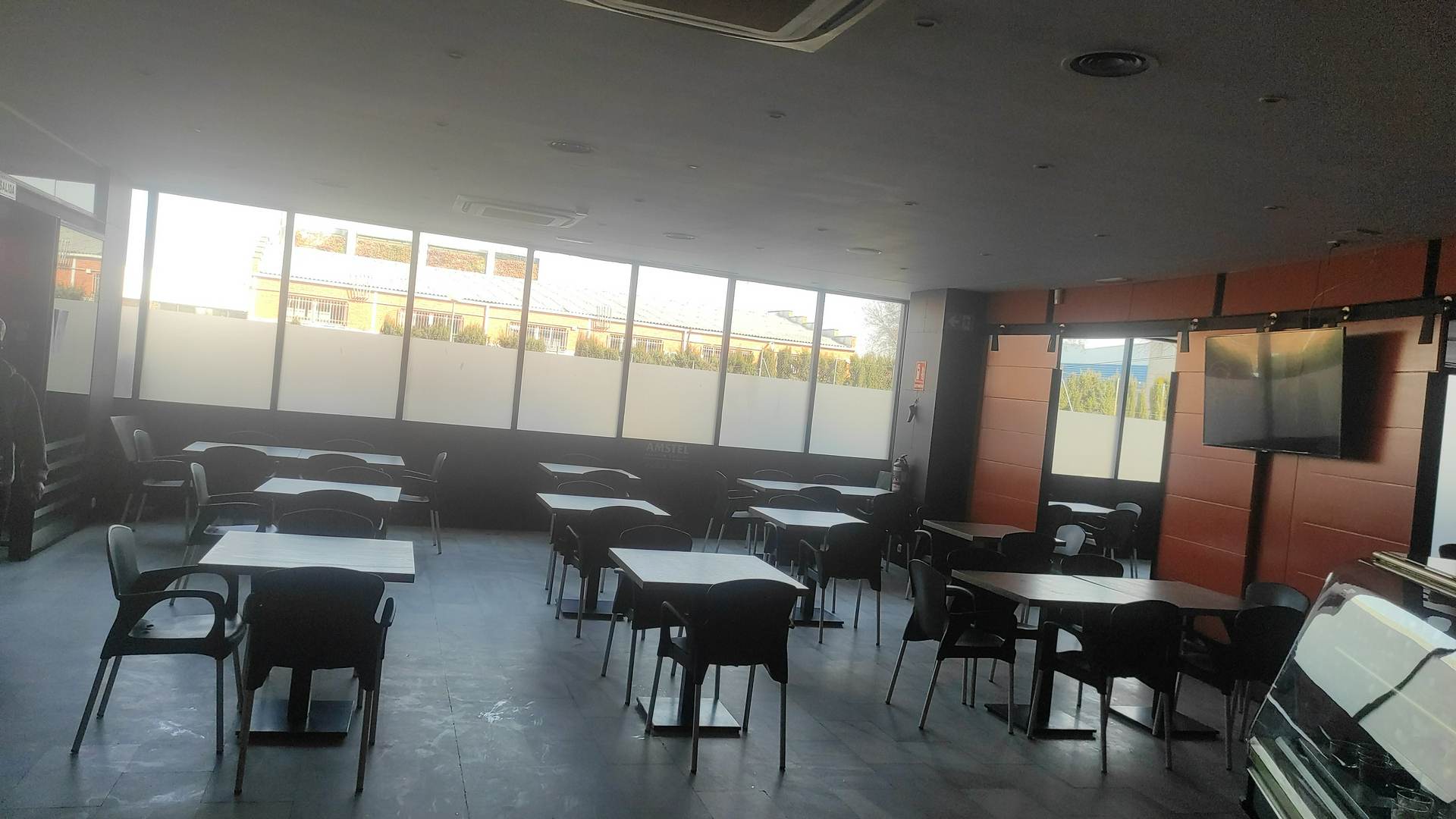 Alquila por horas Restaurante con terraza y parking privado 