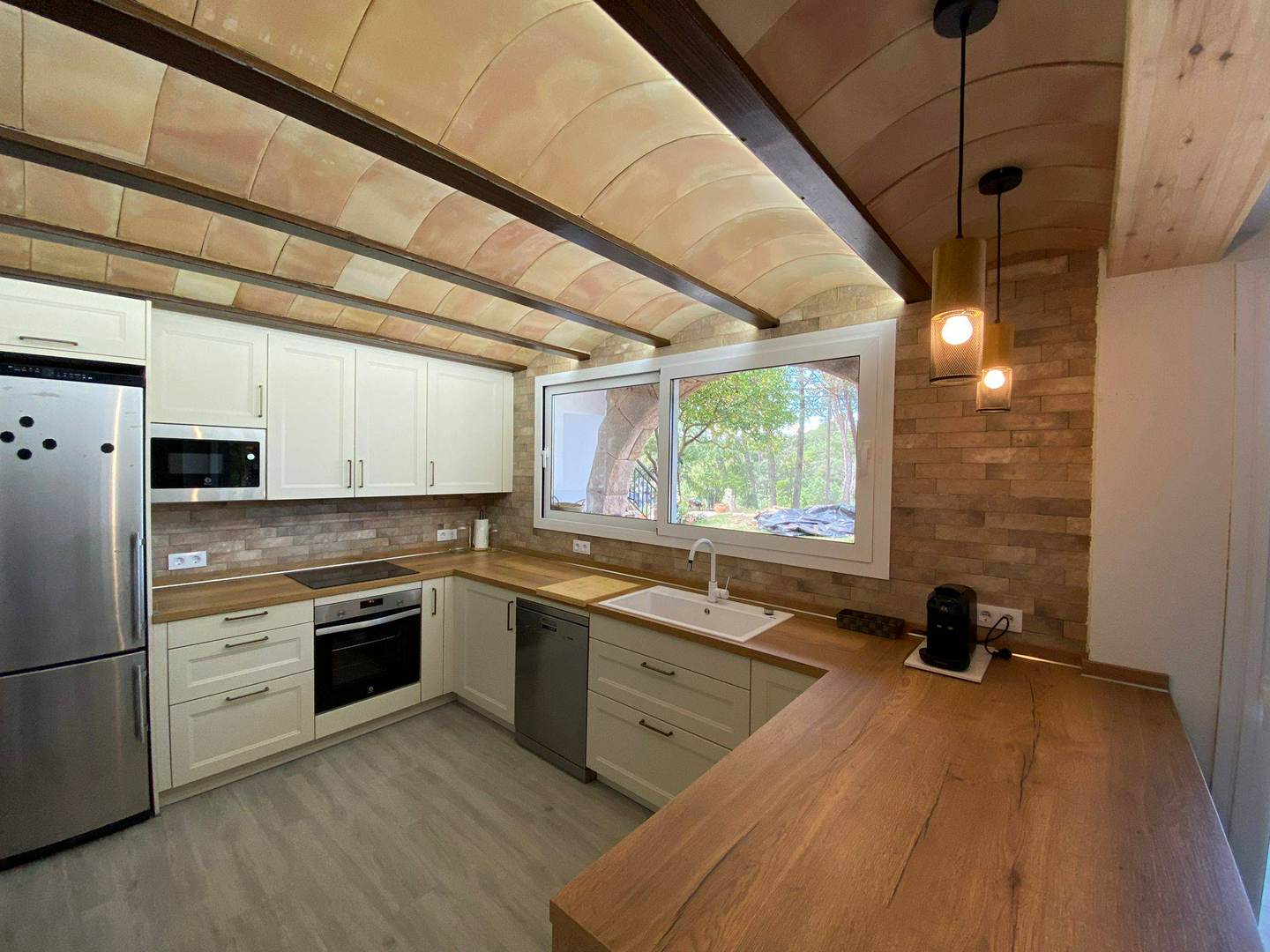 Alquila por horas Lugar con encanto en zona rustica rodeado de naturaleza con piscina