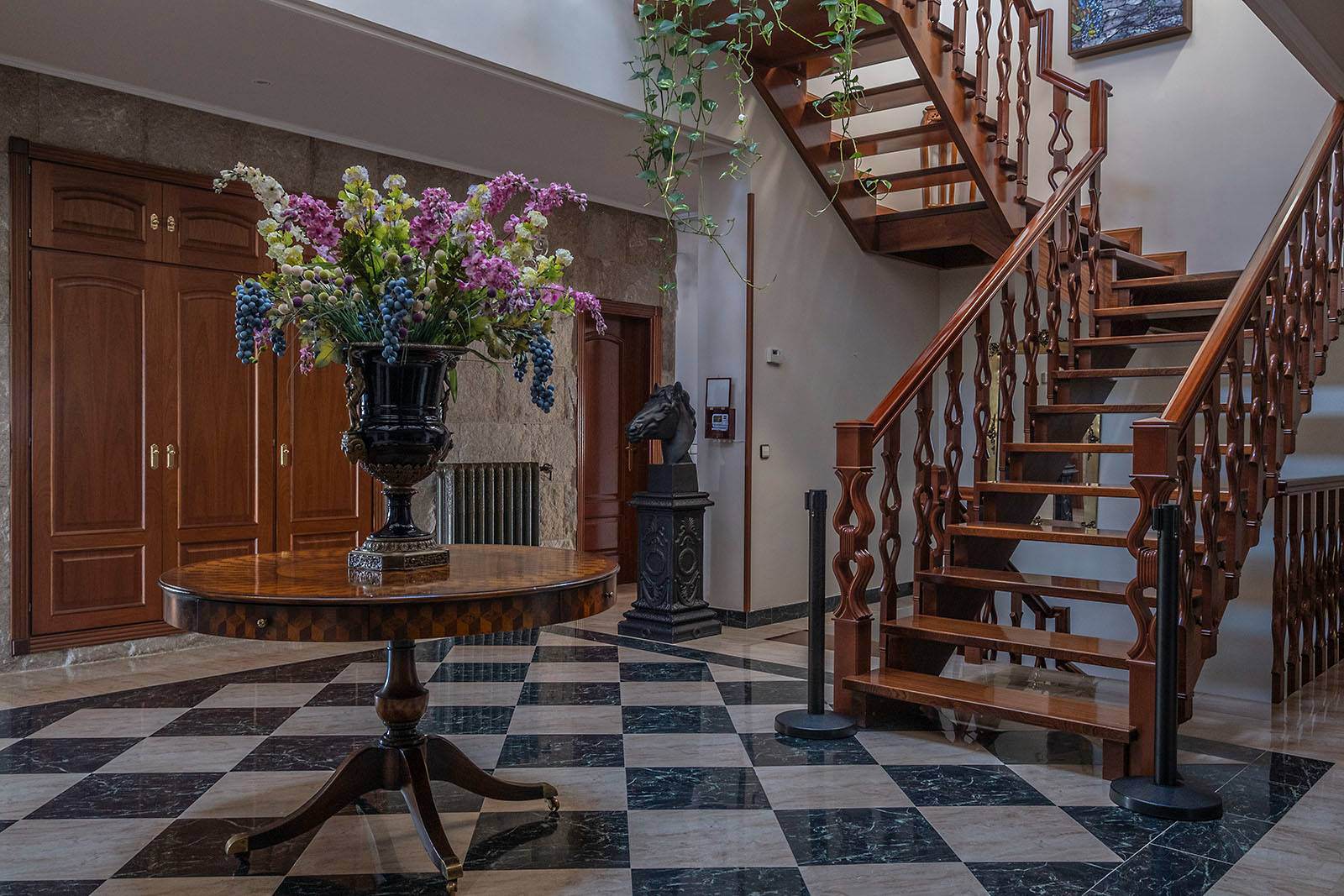 Alquila por horas Mansión con piscina, jacuzzi, saunas, pistas de pádel 