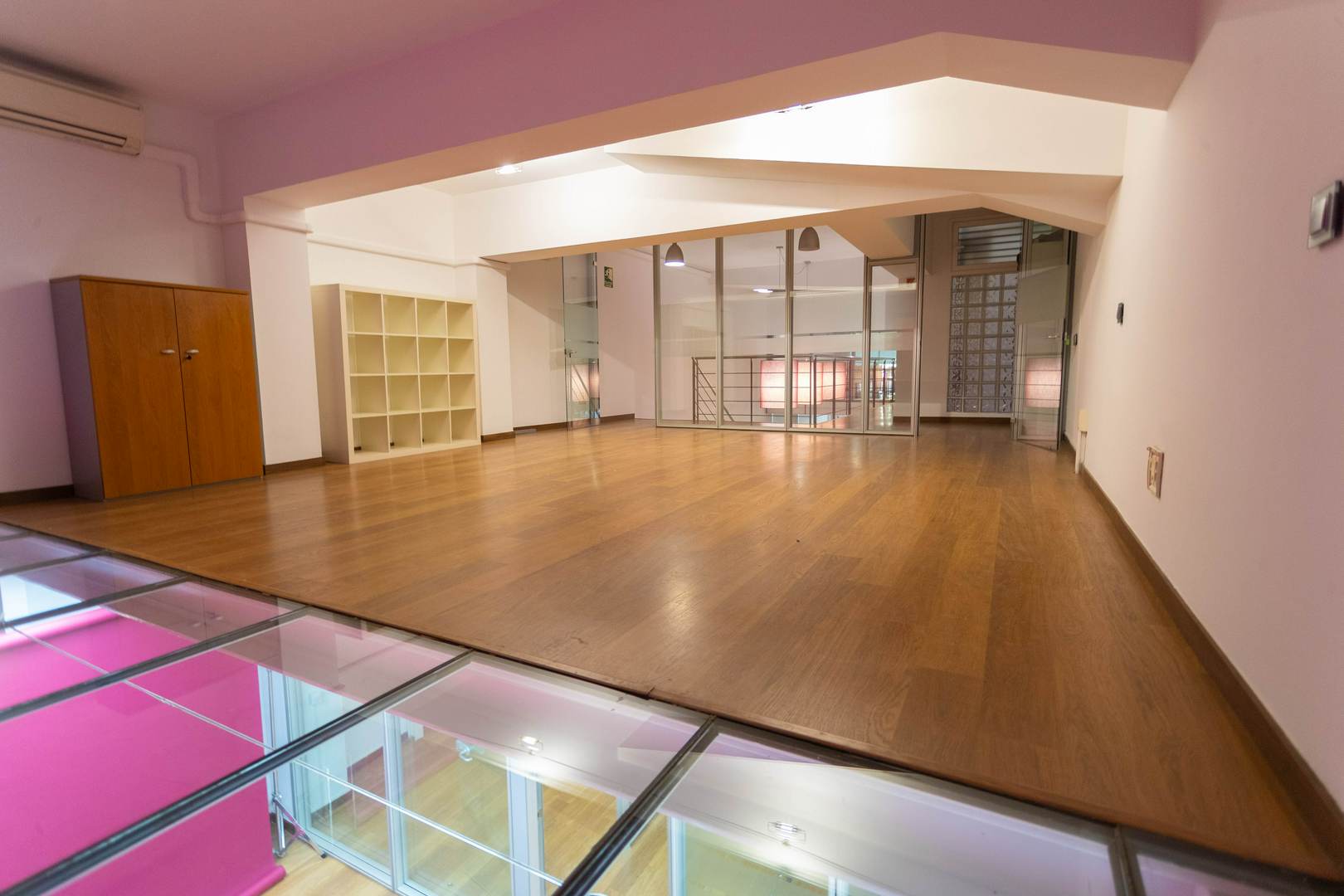 Alquila por horas Loft polivalente con dos plantas