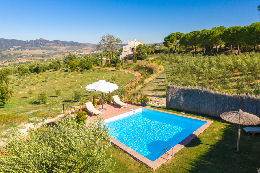 Alquila por horas Cortijo Andaluz diseñado por el estudio de Philippe Starck 
