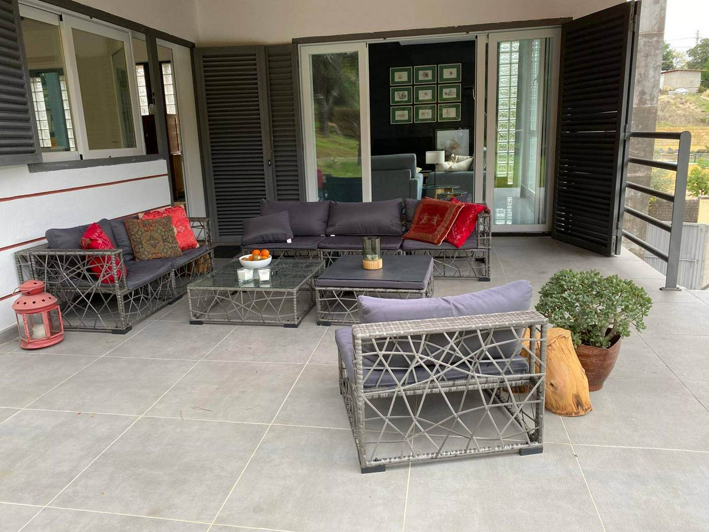 Alquila por horas Casa roja moderna brutalista 