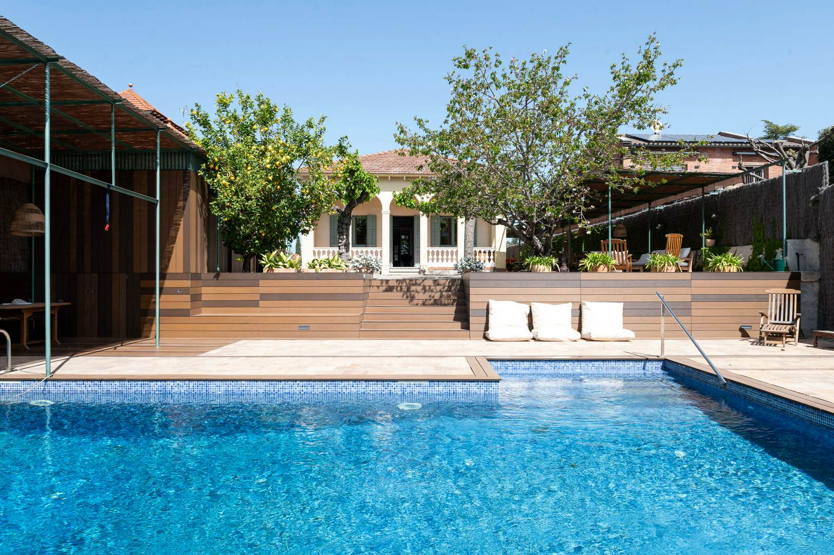 Alquila por horas Vivienda unifamiliar estilo años 30