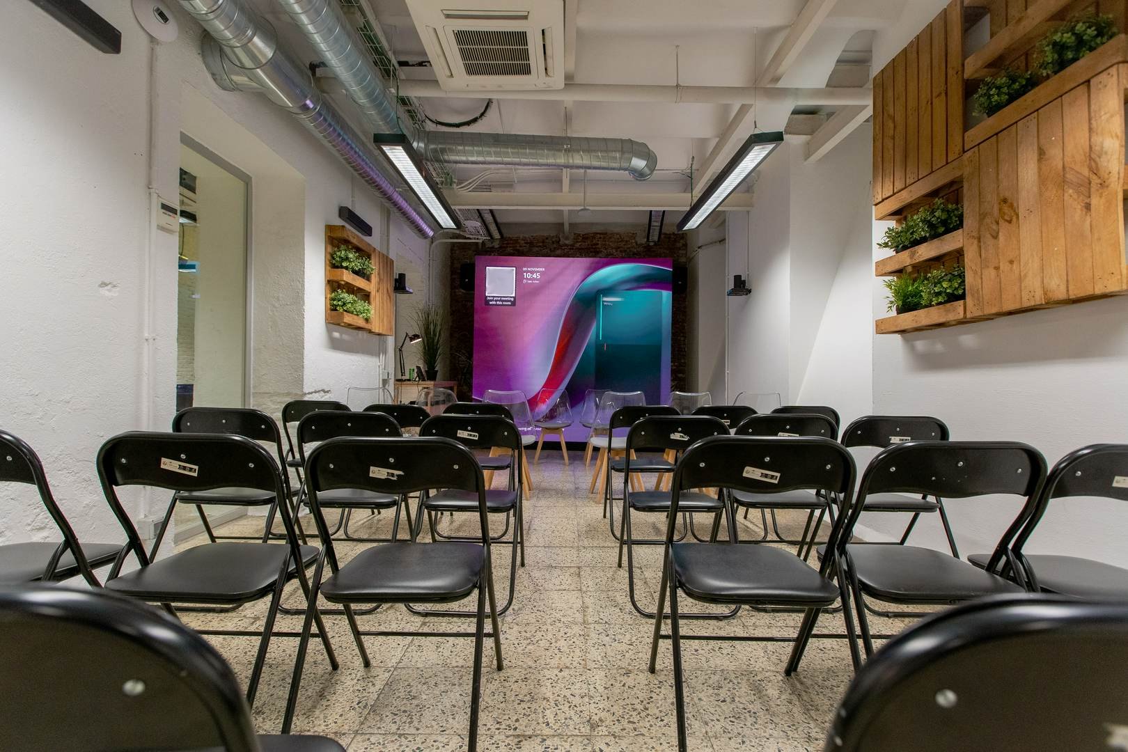 Alquila por horas  SALA MULTIUSOS para reuniones, charlas, eventos corporativos, sesiones de trabajo...
