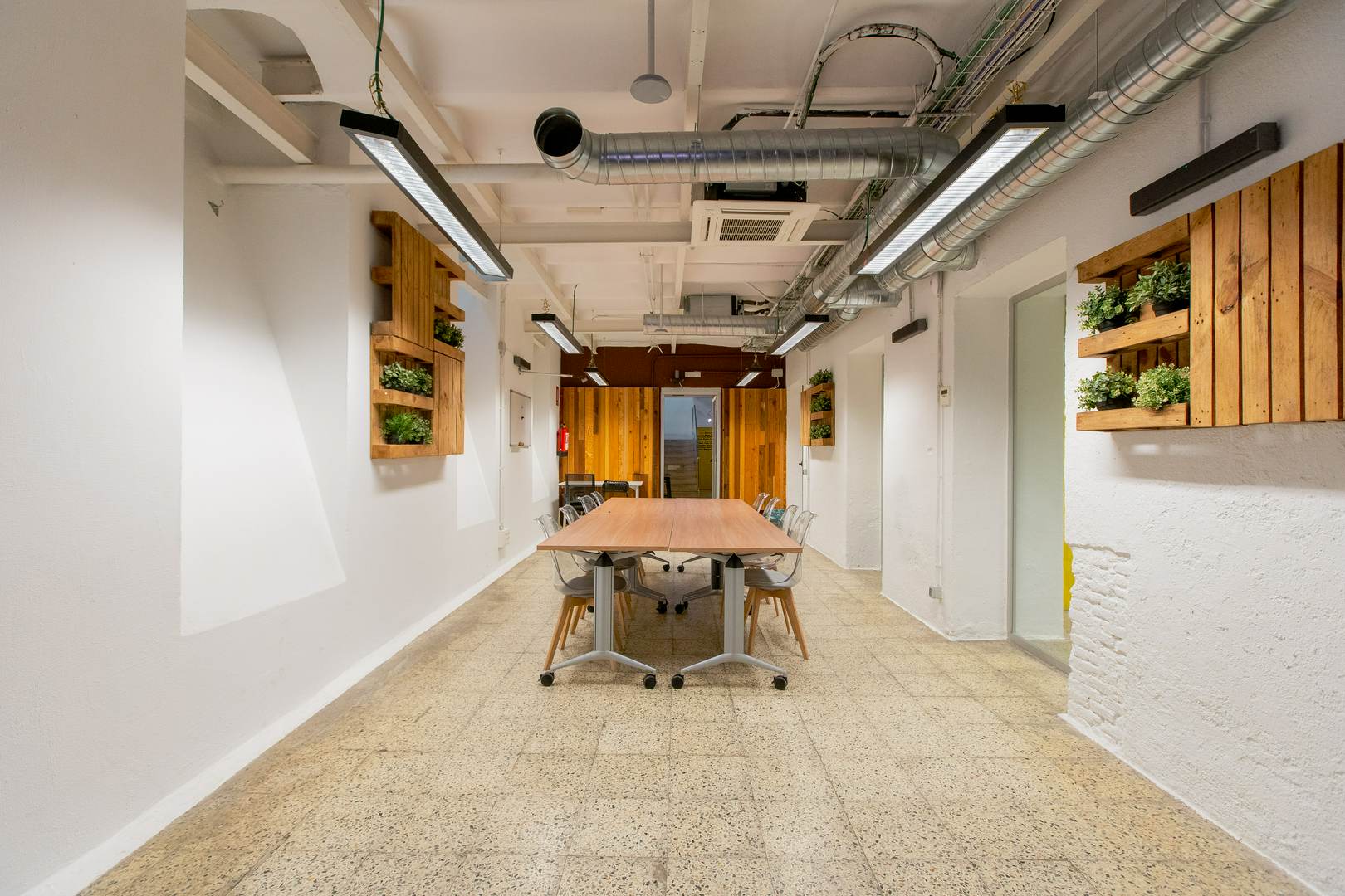 Alquila por horas  SALA MULTIUSOS para reuniones, charlas, eventos corporativos, sesiones de trabajo...