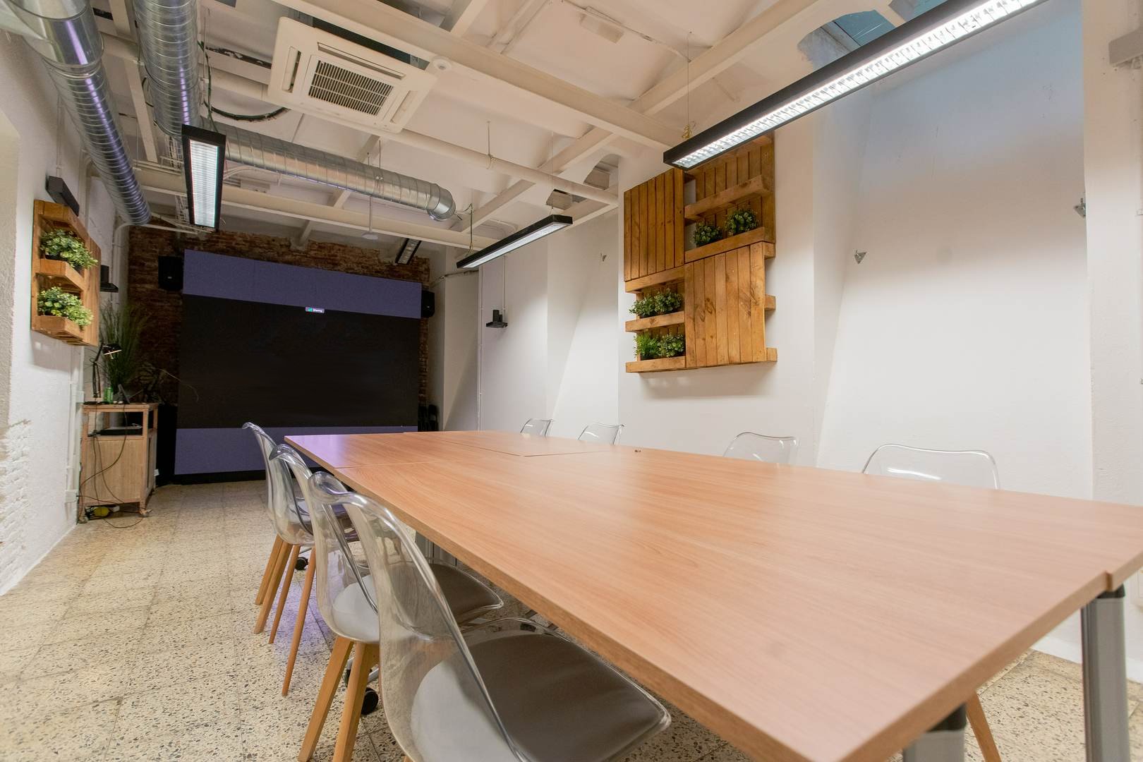 Alquila por horas  SALA MULTIUSOS para reuniones, charlas, eventos corporativos, sesiones de trabajo...